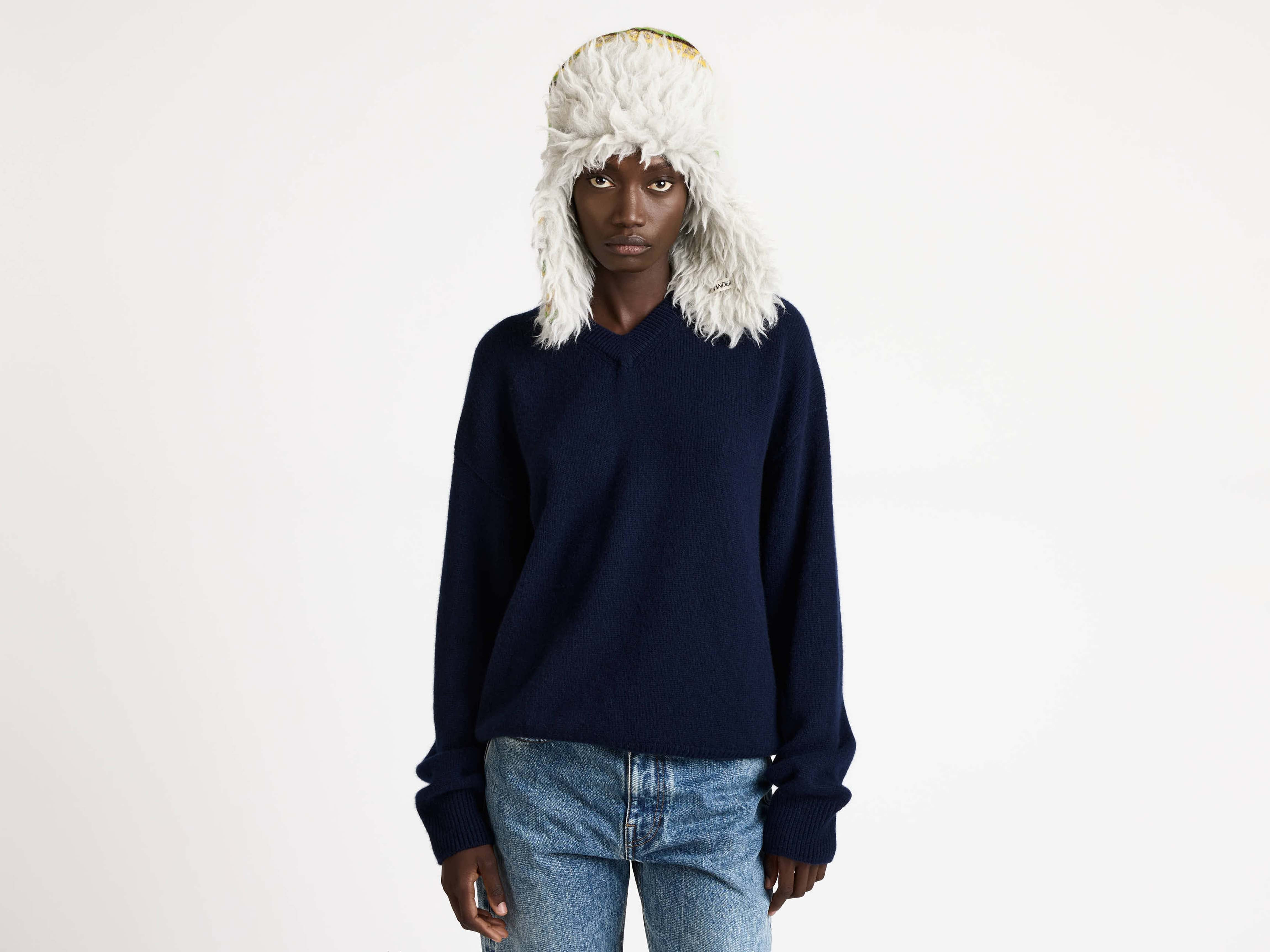 V-NECK CASHMERE JUMPER IN NAVY - 4