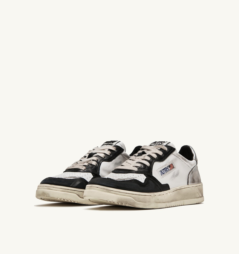 AUTRY MEDALIST LOW SUPER VINTAGE SNEAKERS IN WHITE BLACK AND SILVER LEATHER outlook