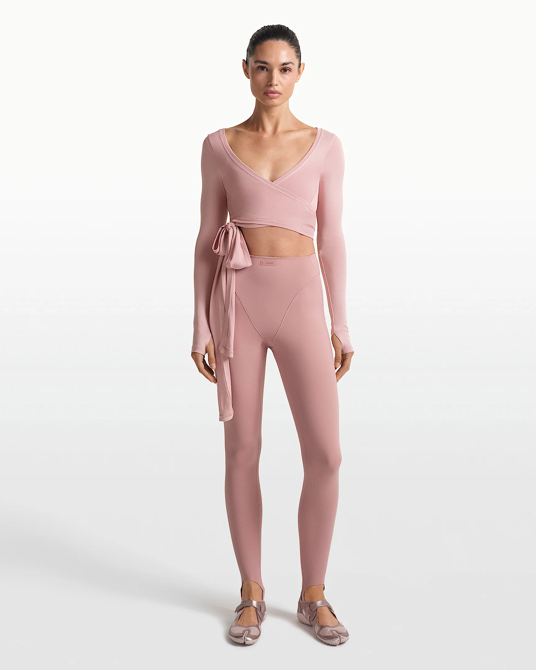 NikeSKIMS Matte Women's V-Panel Stirrup Leggings - 1