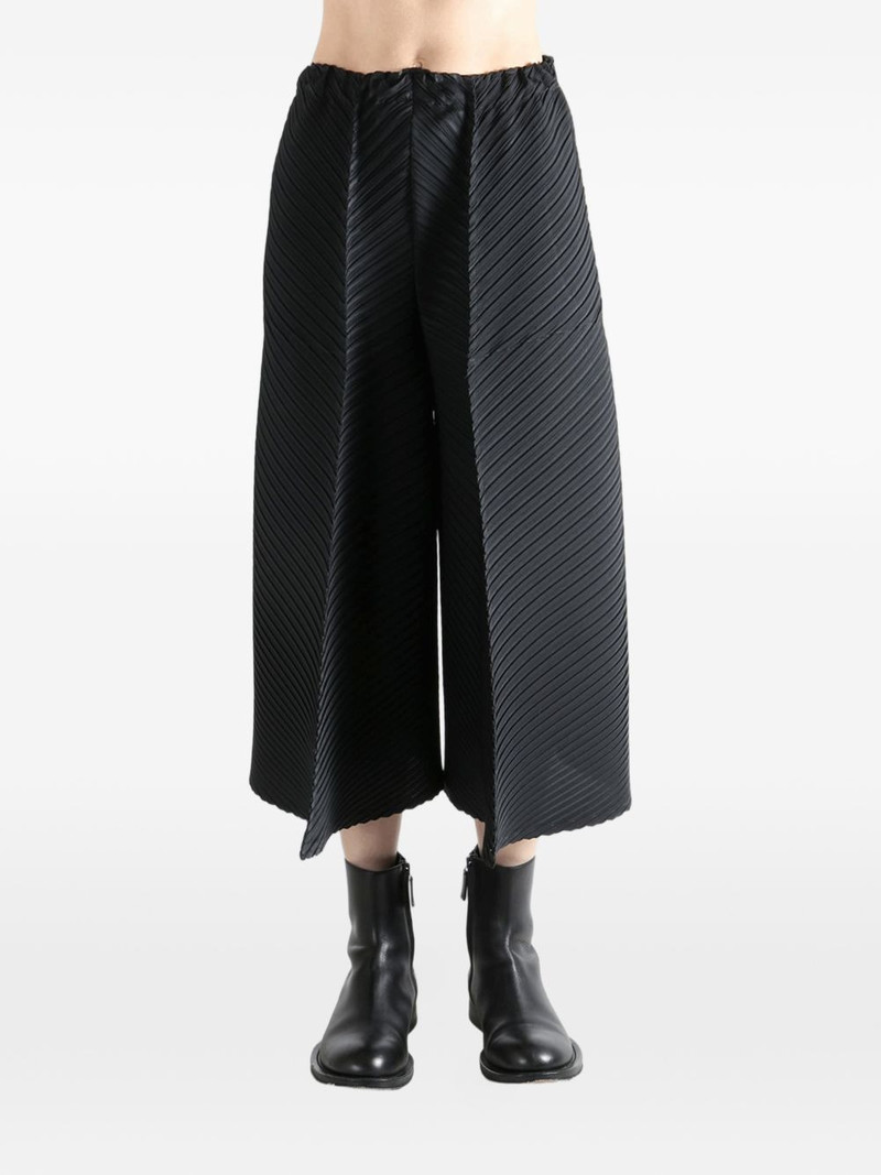ISSEY MIYAKE pleated trousers outlook