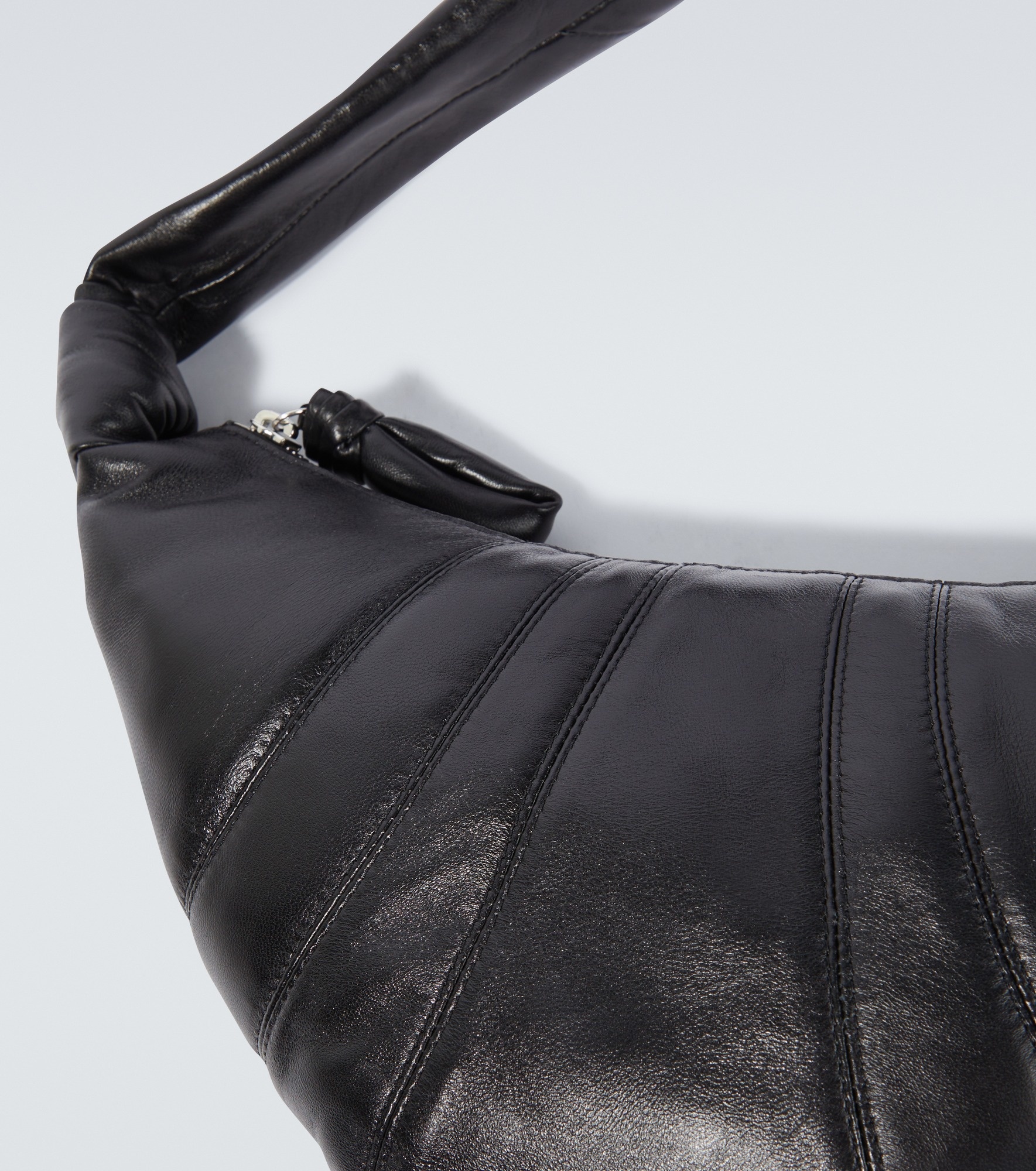 Croissant Small leather shoulder bag - 6