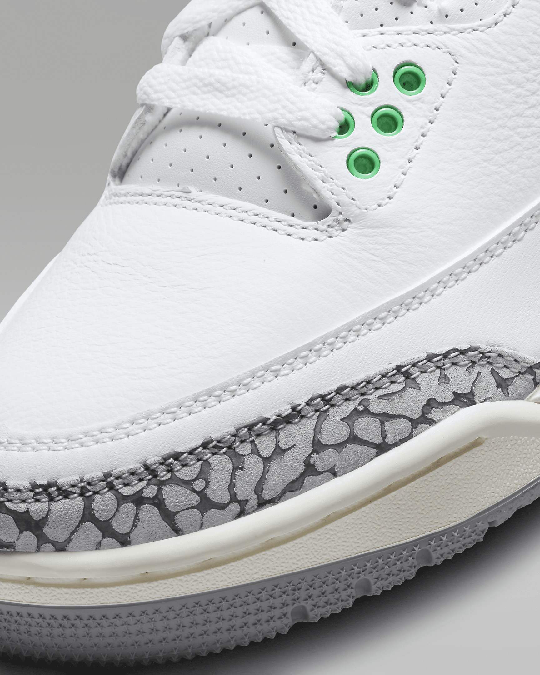 Air Jordan 3 Retro Women's Shoes - 7