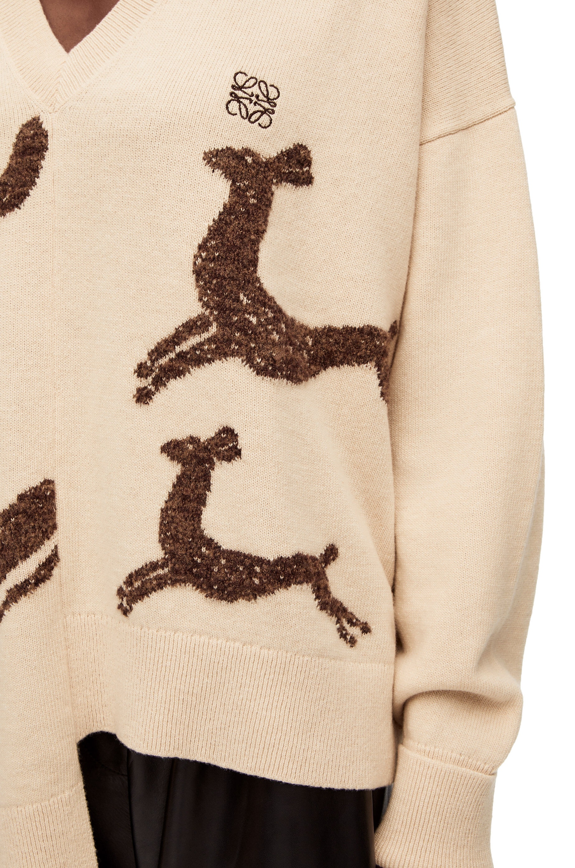 Asymmetric deer sweater in wool - 5