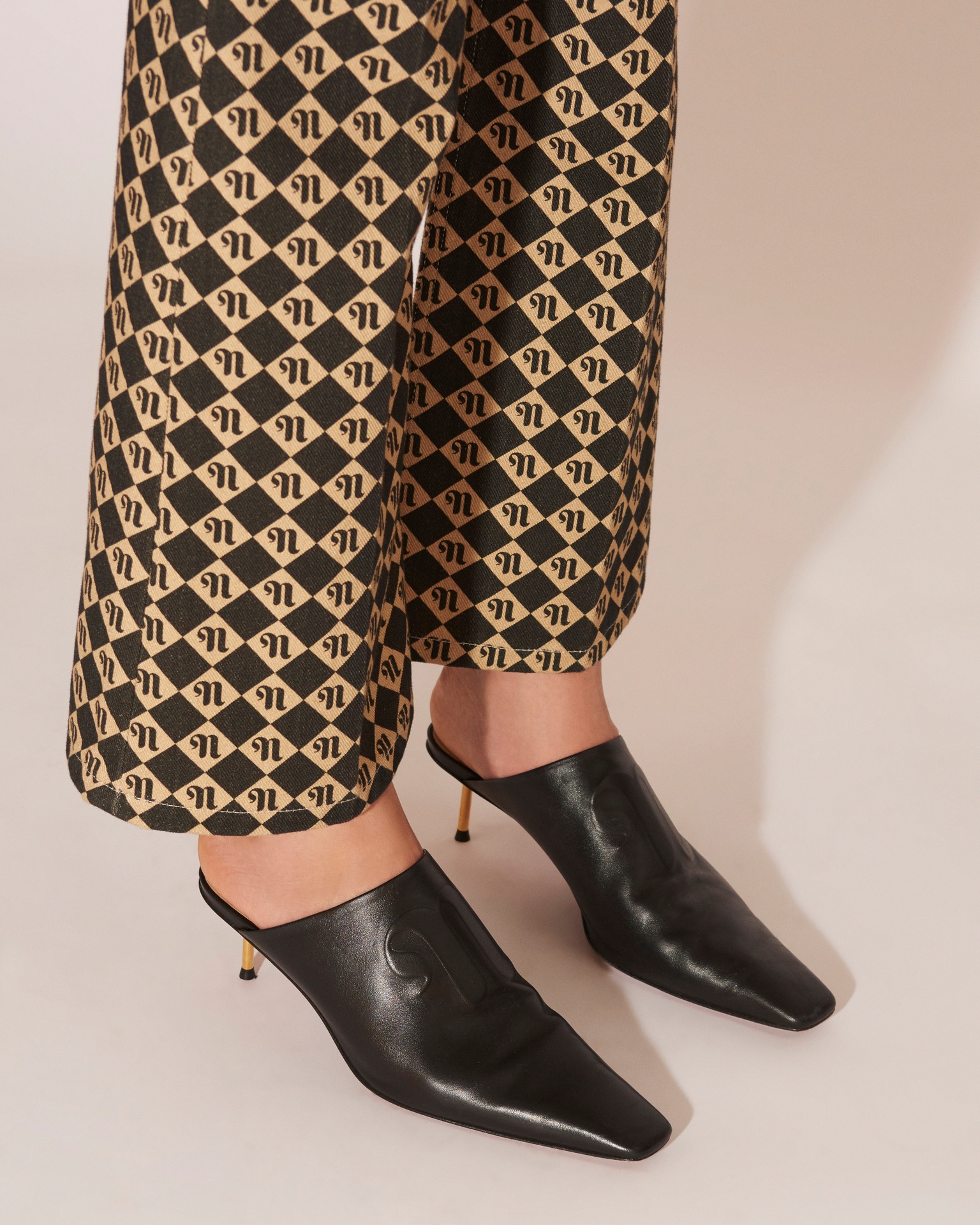 パンプス nanushka SHOES (NW22RSSO04499 BLACK) 外反母趾対応パンプス64790ブラック – 銀座ヨシノヤオンライン