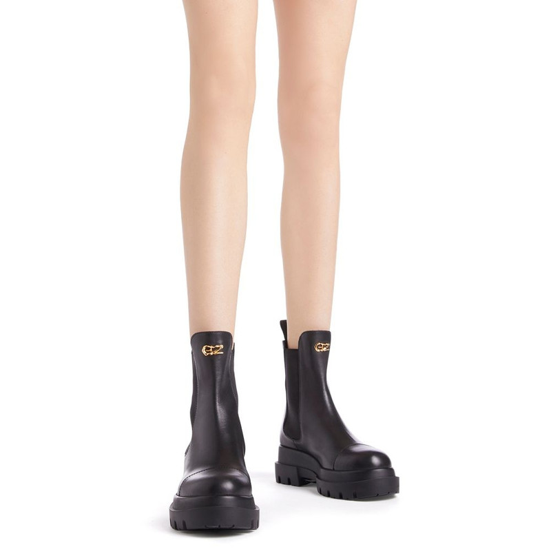 Giuseppe Zanotti Tankie Beatle outlook