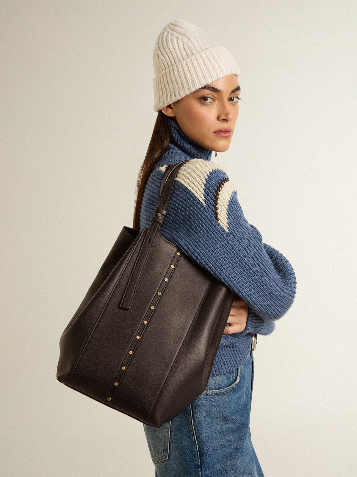24/7 Bag in black leather with adjustable handles - 3