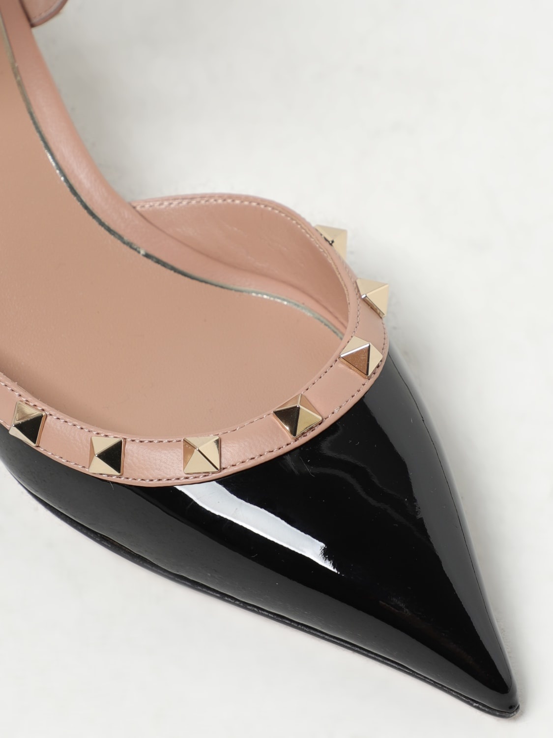 Valentino Garavani Rockstud pumps in patent leather with studs - 4