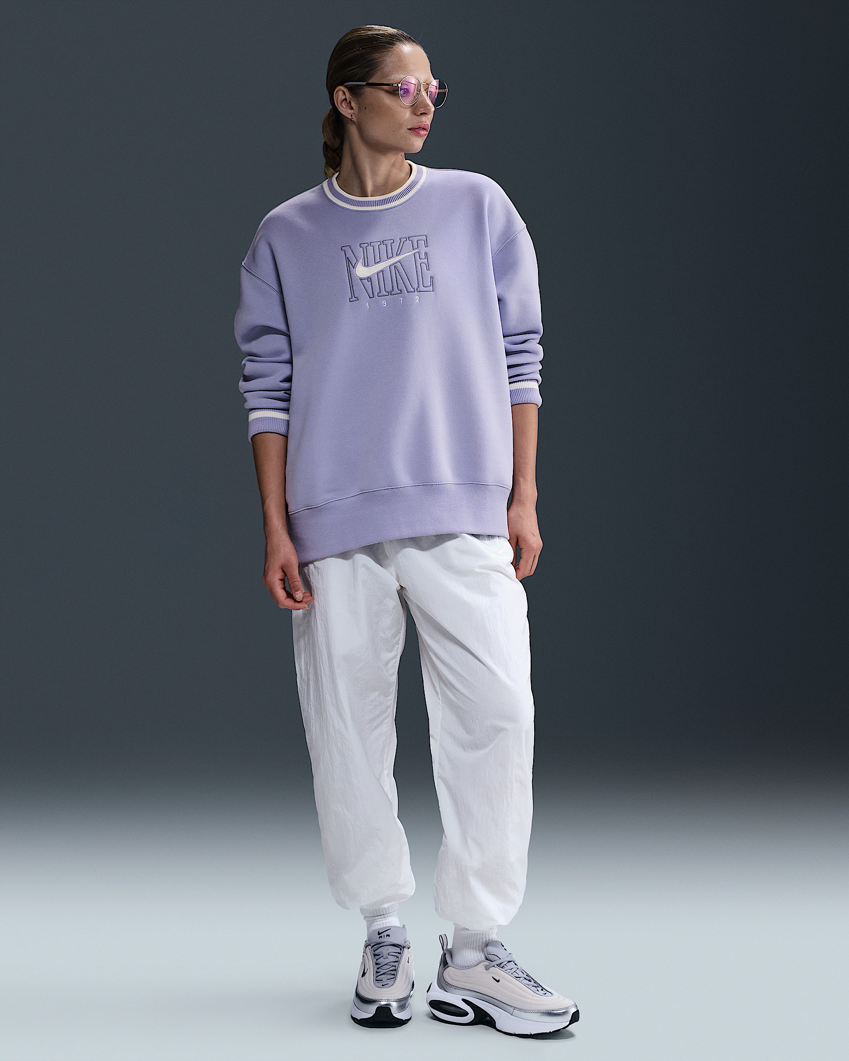 Nike Sportswear Phoenix Fleece Women's Oversized Graphic Crew-Neck Sweatshirt - 4