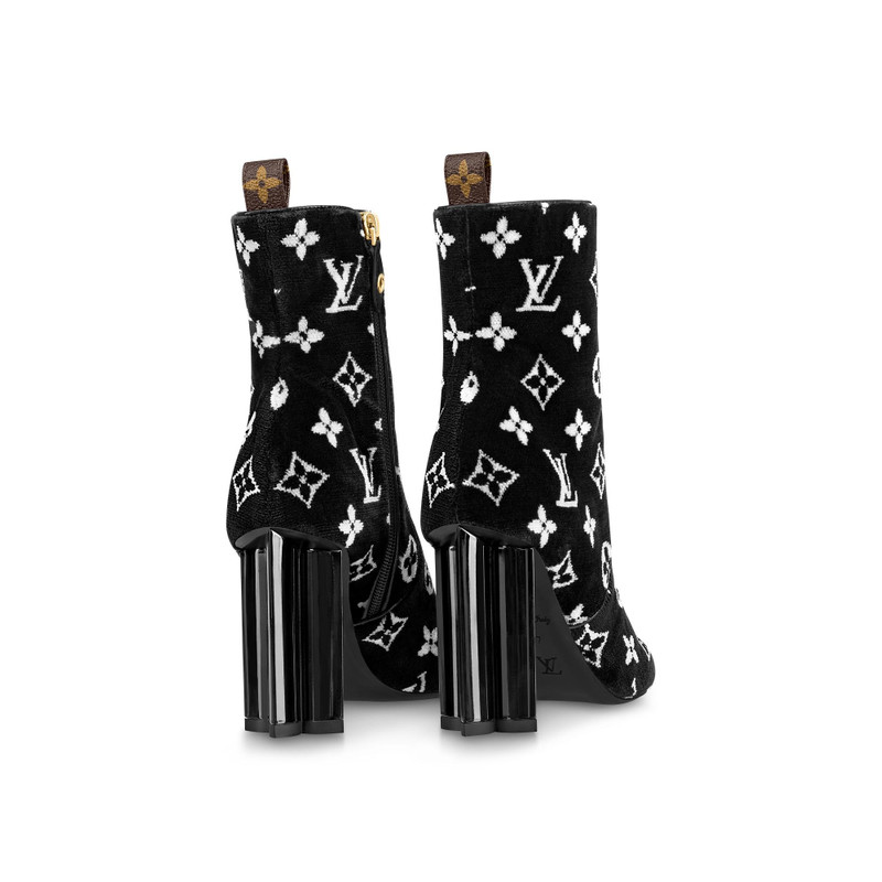 Silhouette Ankle Boot 4