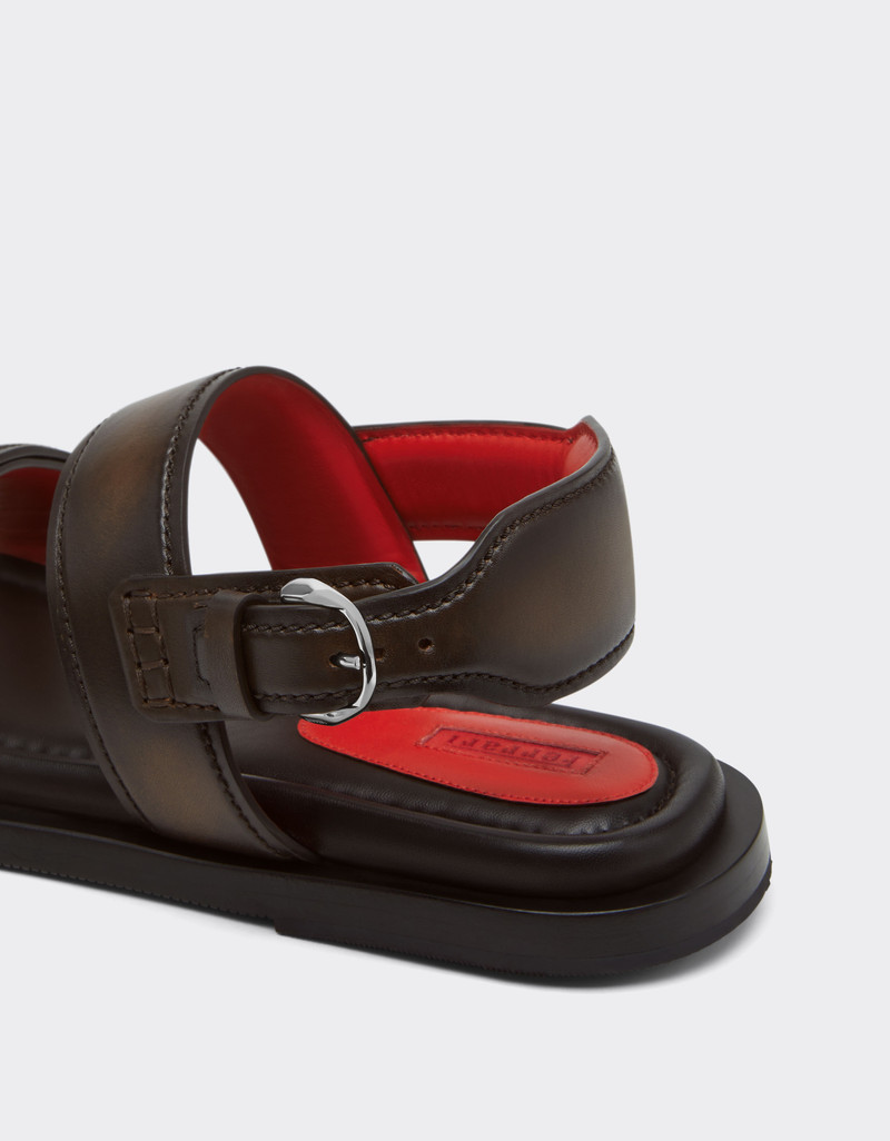 Flat Sandal in Leather 3