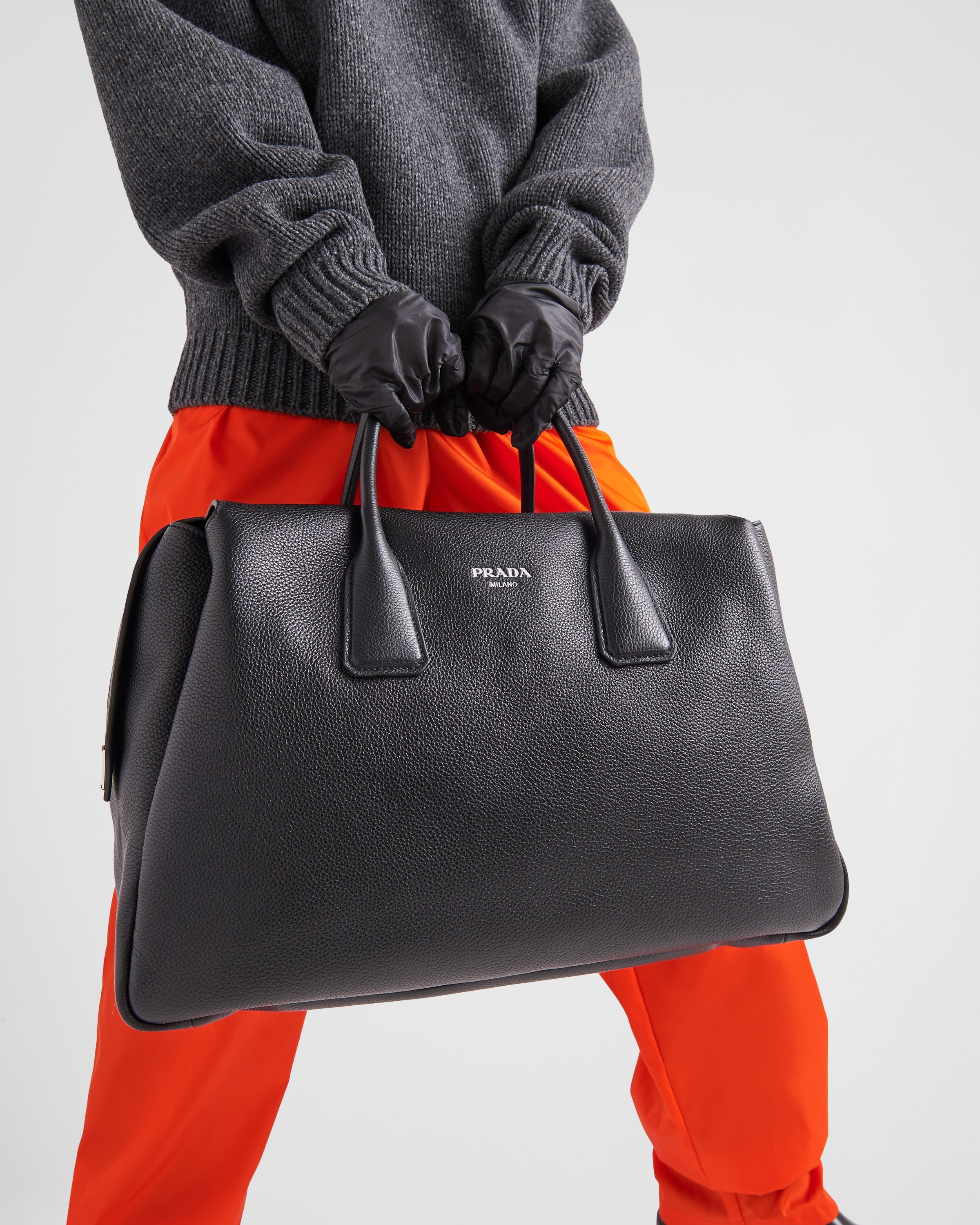 Leather travel bag - 8