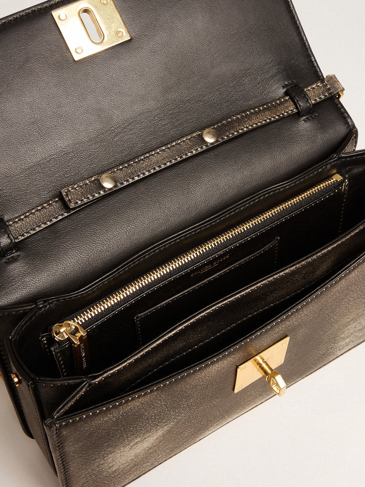 Gioia Bag in black vintage leather with gold details - 6