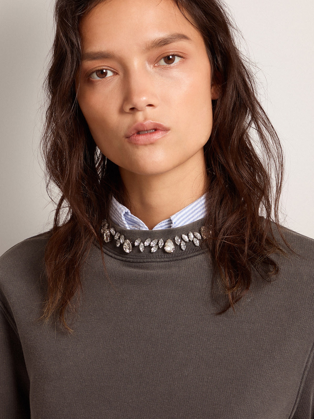 Golden Collection sweatshirt in anthracite gray with cabochon crystals - 5