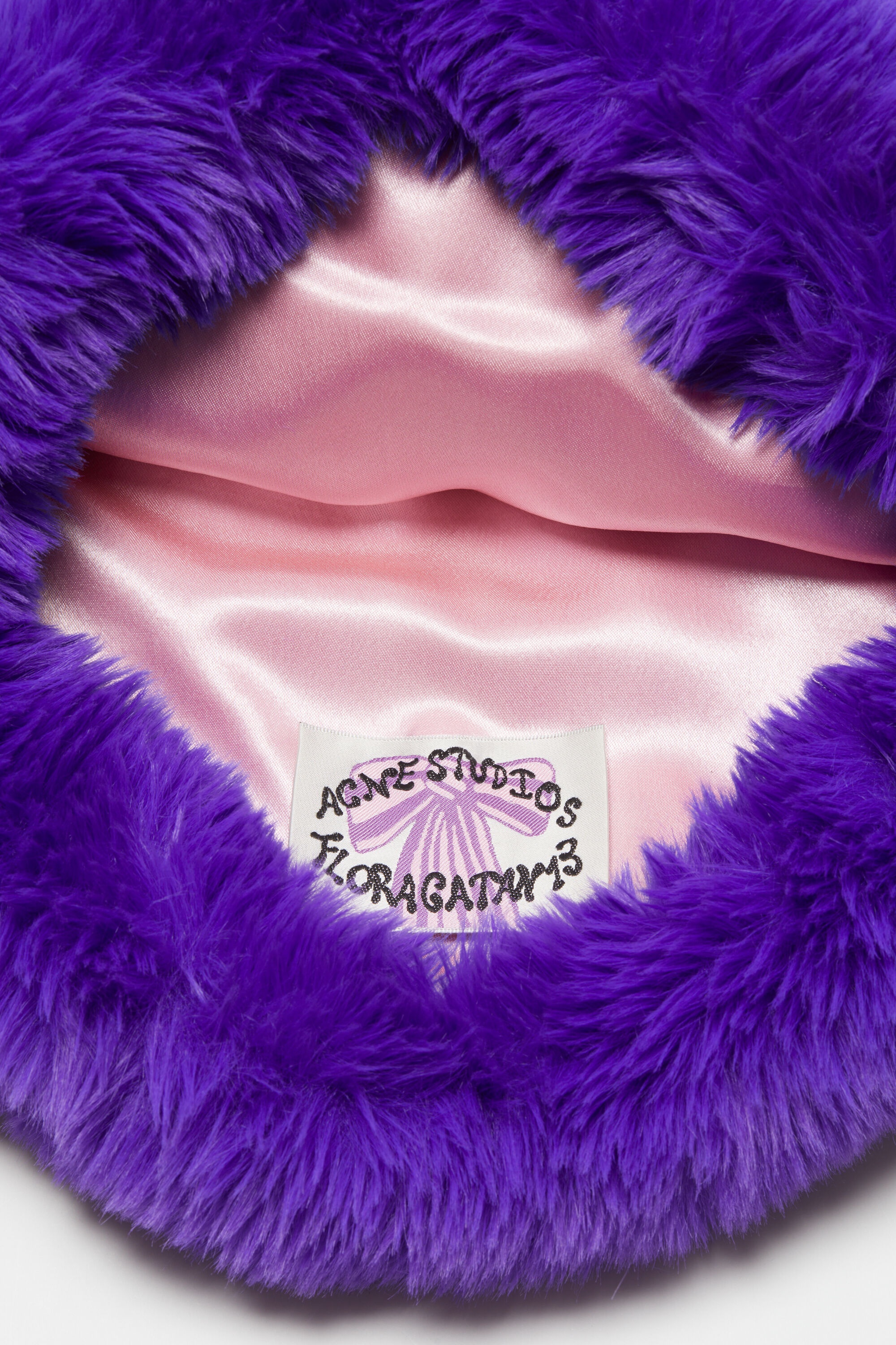 【関税込み】Acne Studios パープル Fluffy リボン ハット Acne Studios Faux Fur Hat Purple | thewebster | REVERSIBLE