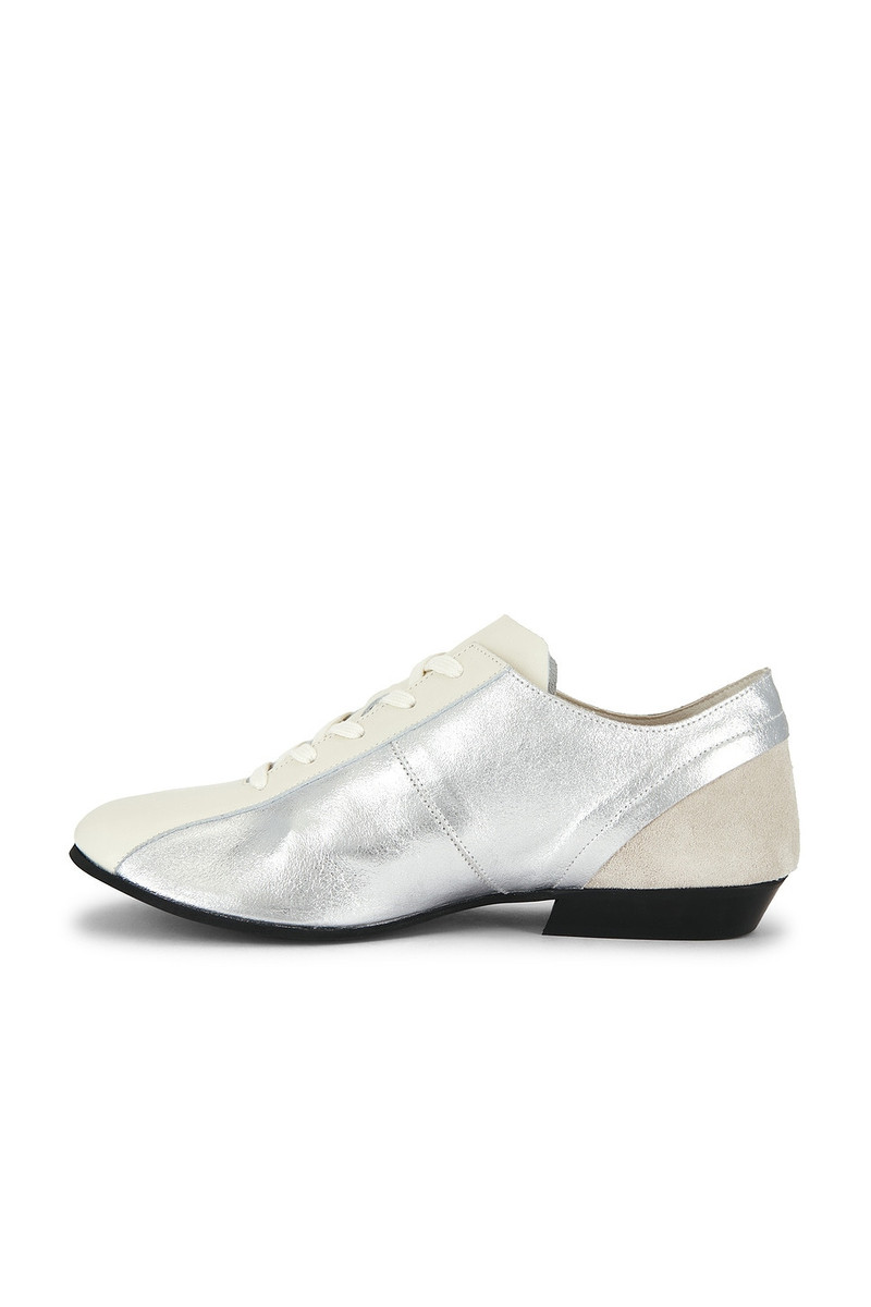 081 Cascade Shoe 5