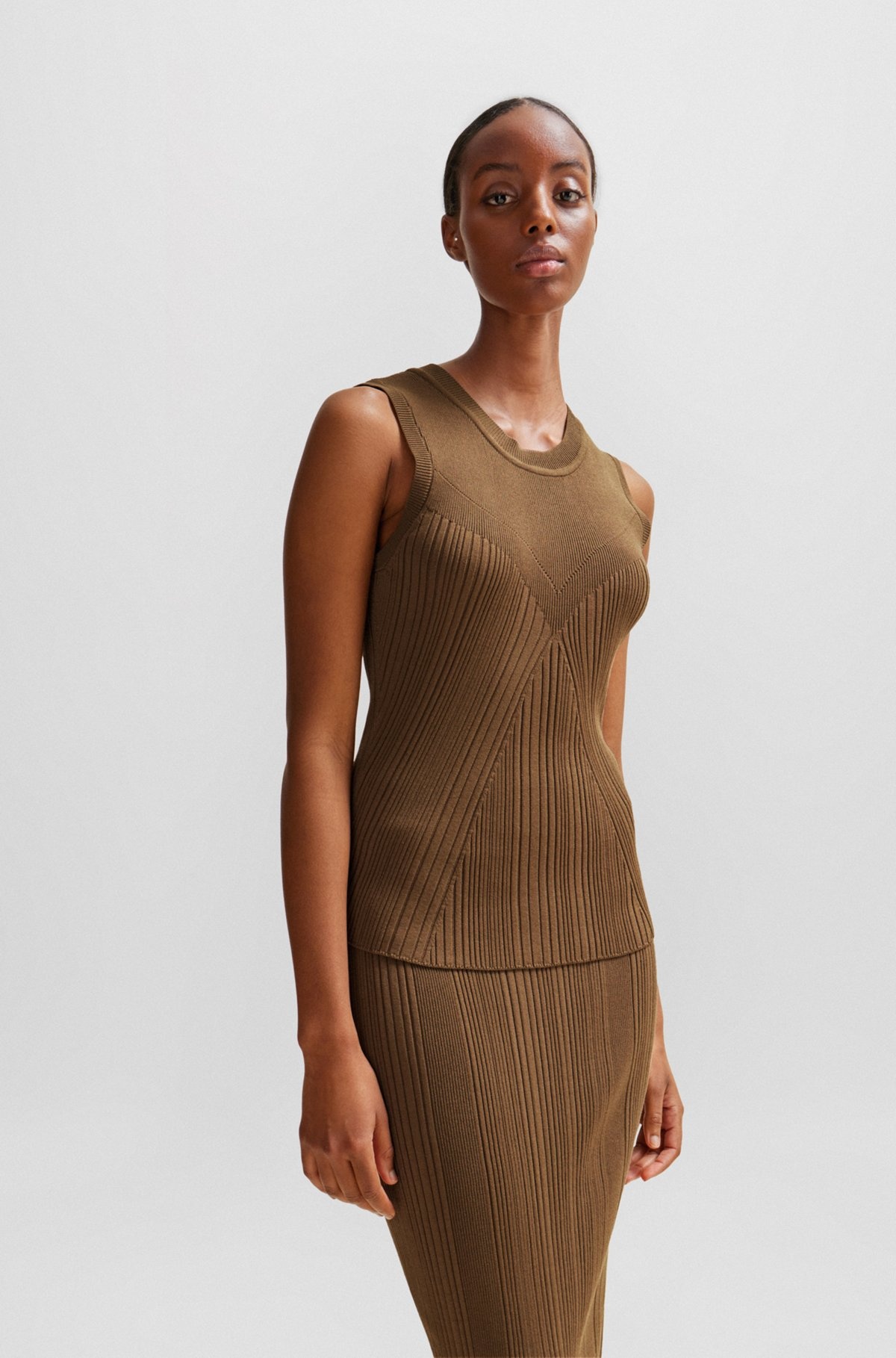 SLEEVELESS KNITTED TOP WITH RIBBED STRUCTURE - 2