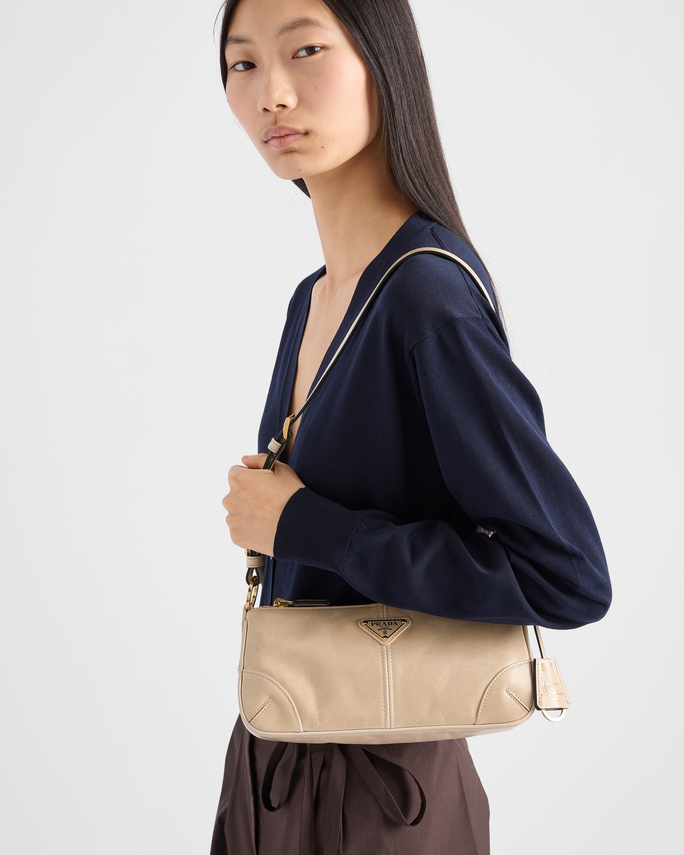Prada Re-Edition 2002 medium leather shoulder bag - 7