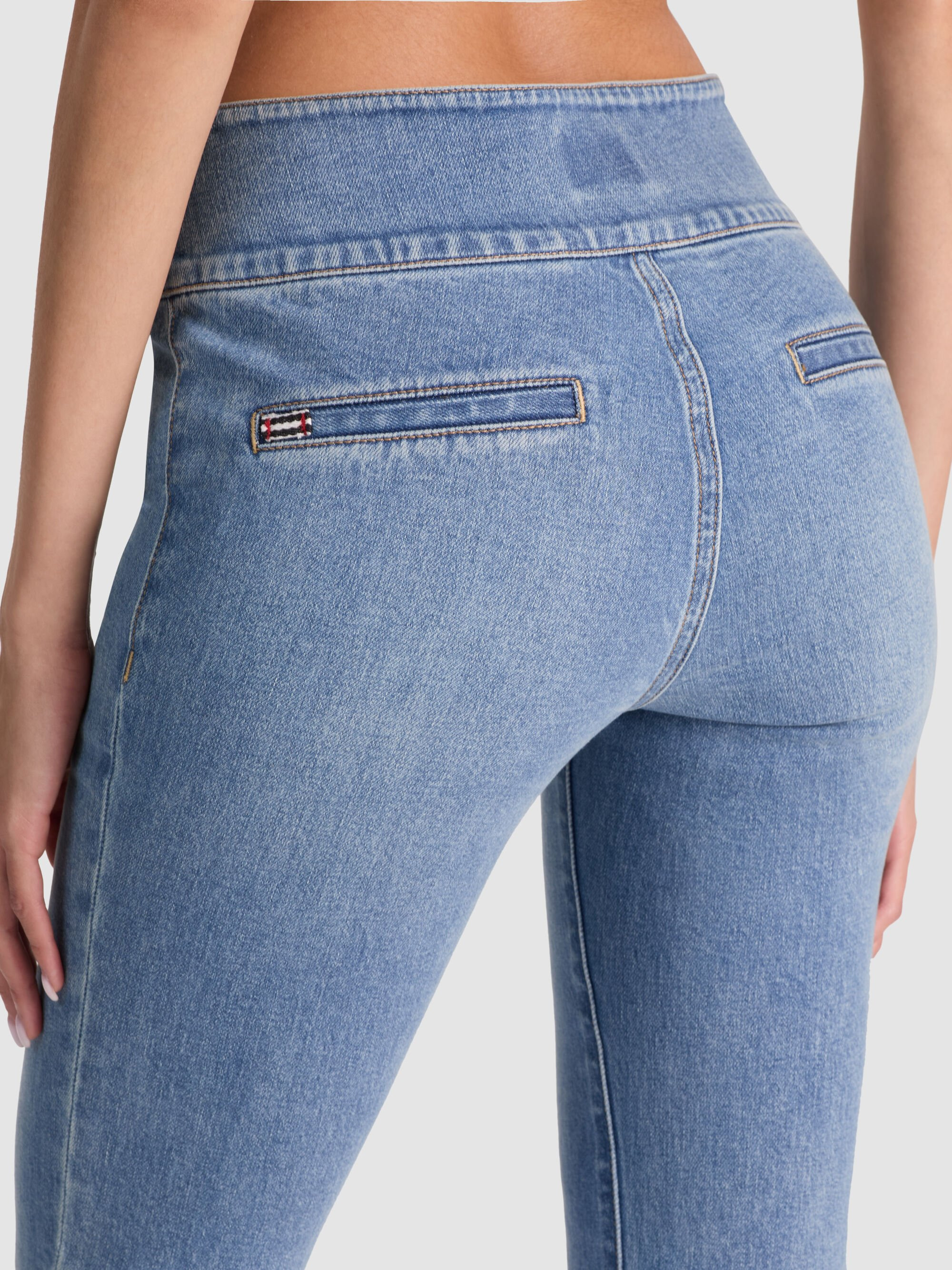 HOT JEAN - 5