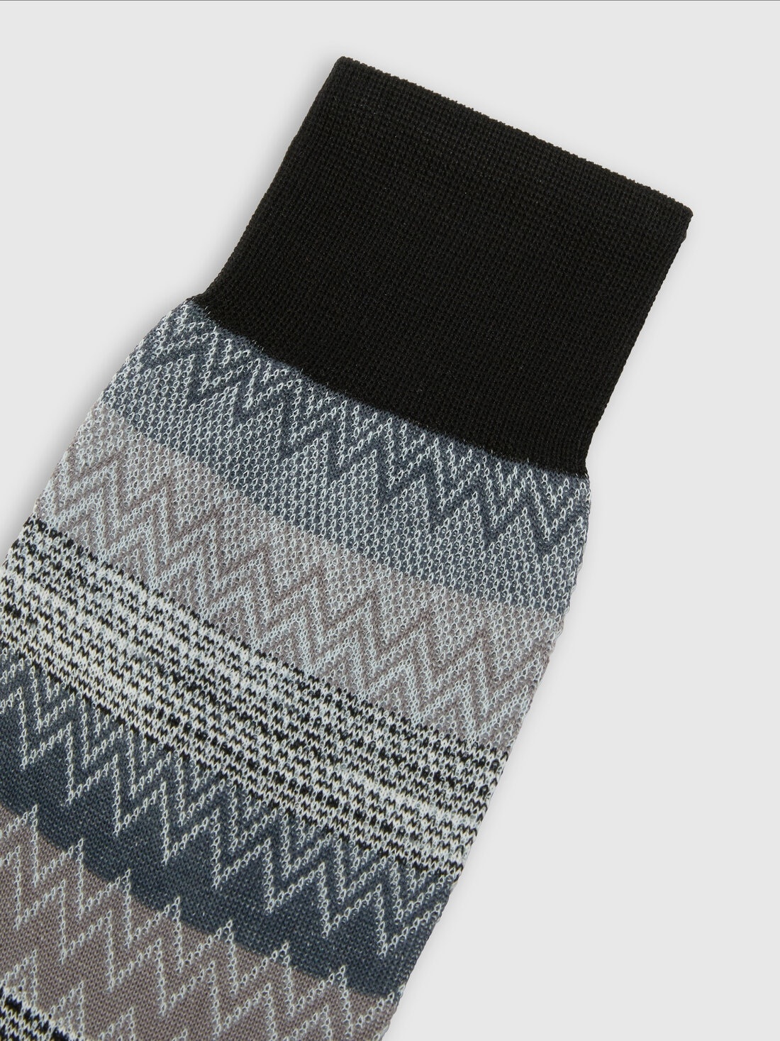 Short socks in 100% cotton with striped zig-zag pattern. - 3