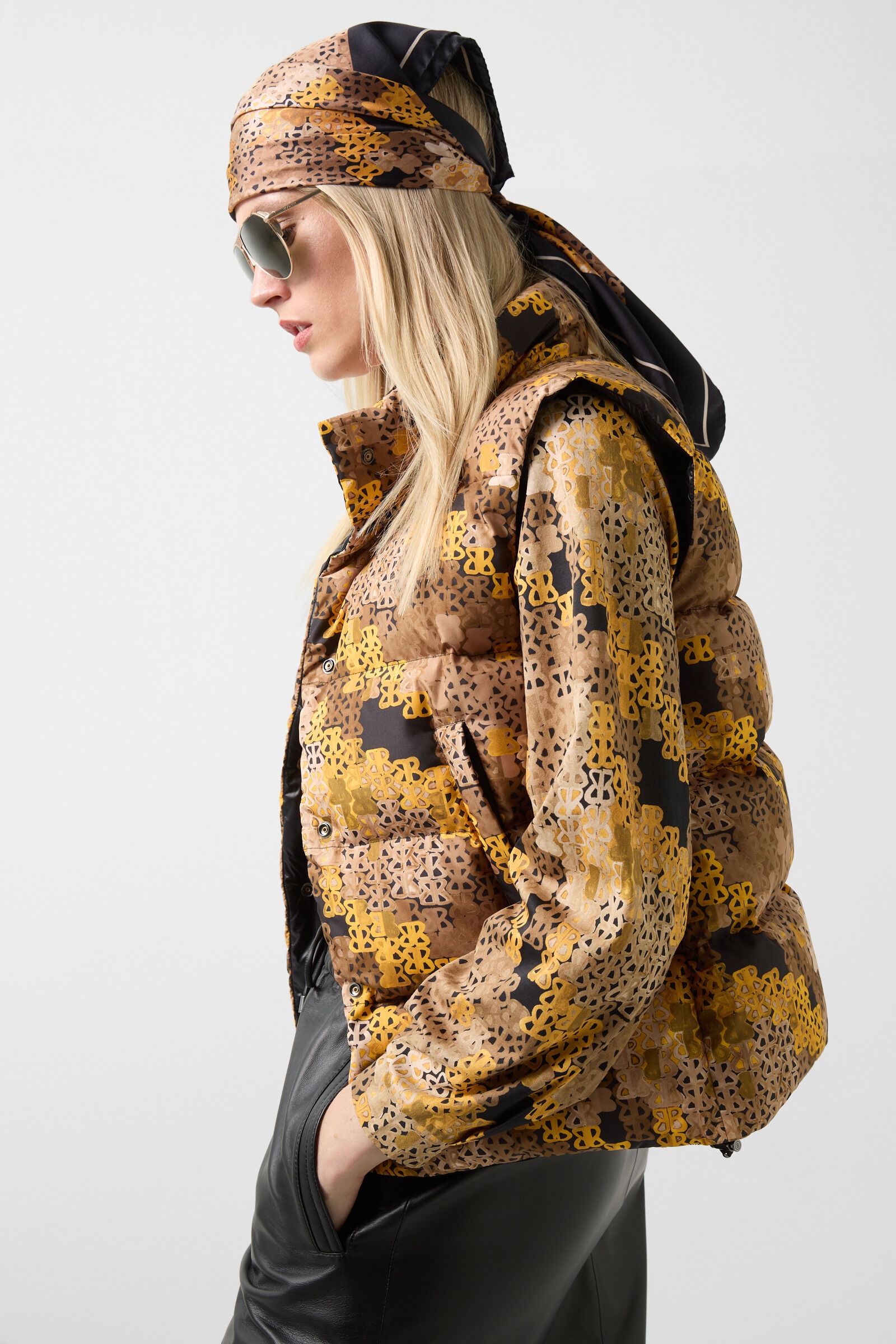 Orely Lightweight down vest in Camel/Mustard yellow - 6
