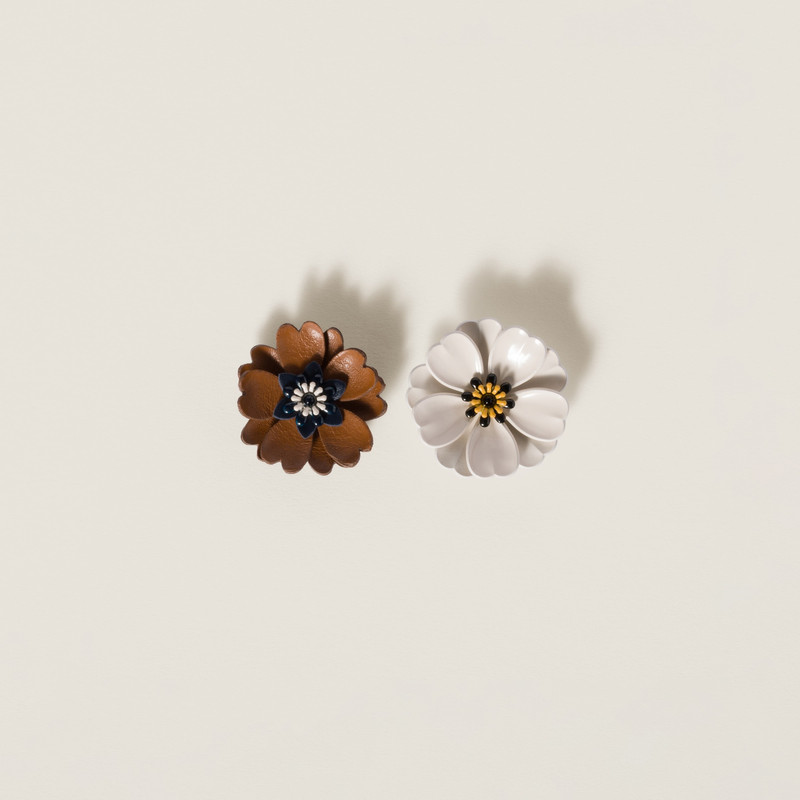 Metal and leather earrings 1