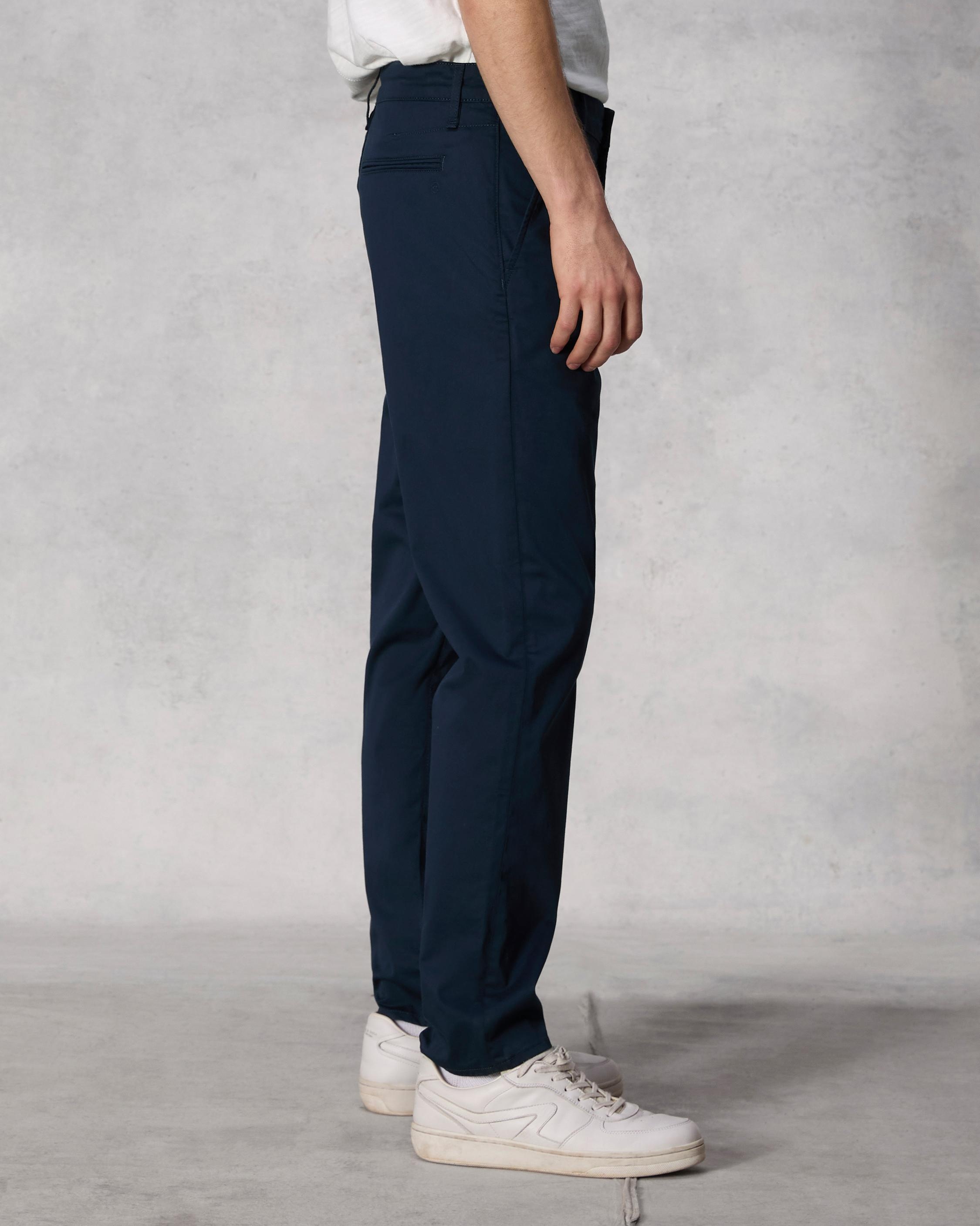 Standard Cotton Chino
Classic Fit - 3