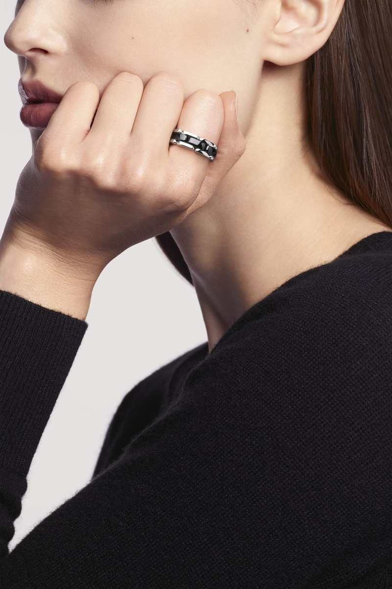 CHANEL Ultra ring outlook
