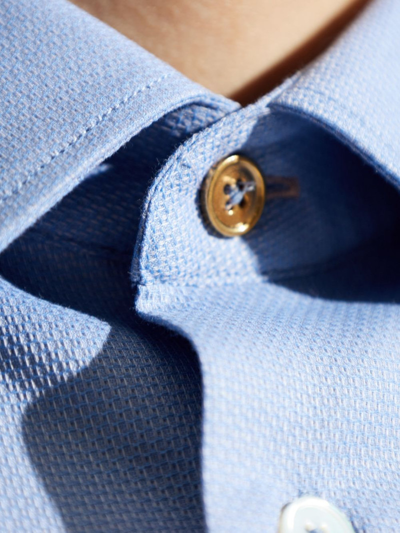 long-sleeved buttoned shirt 5