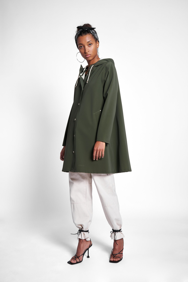 Stutterheim Mosebacke Matte Raincoat Green outlook