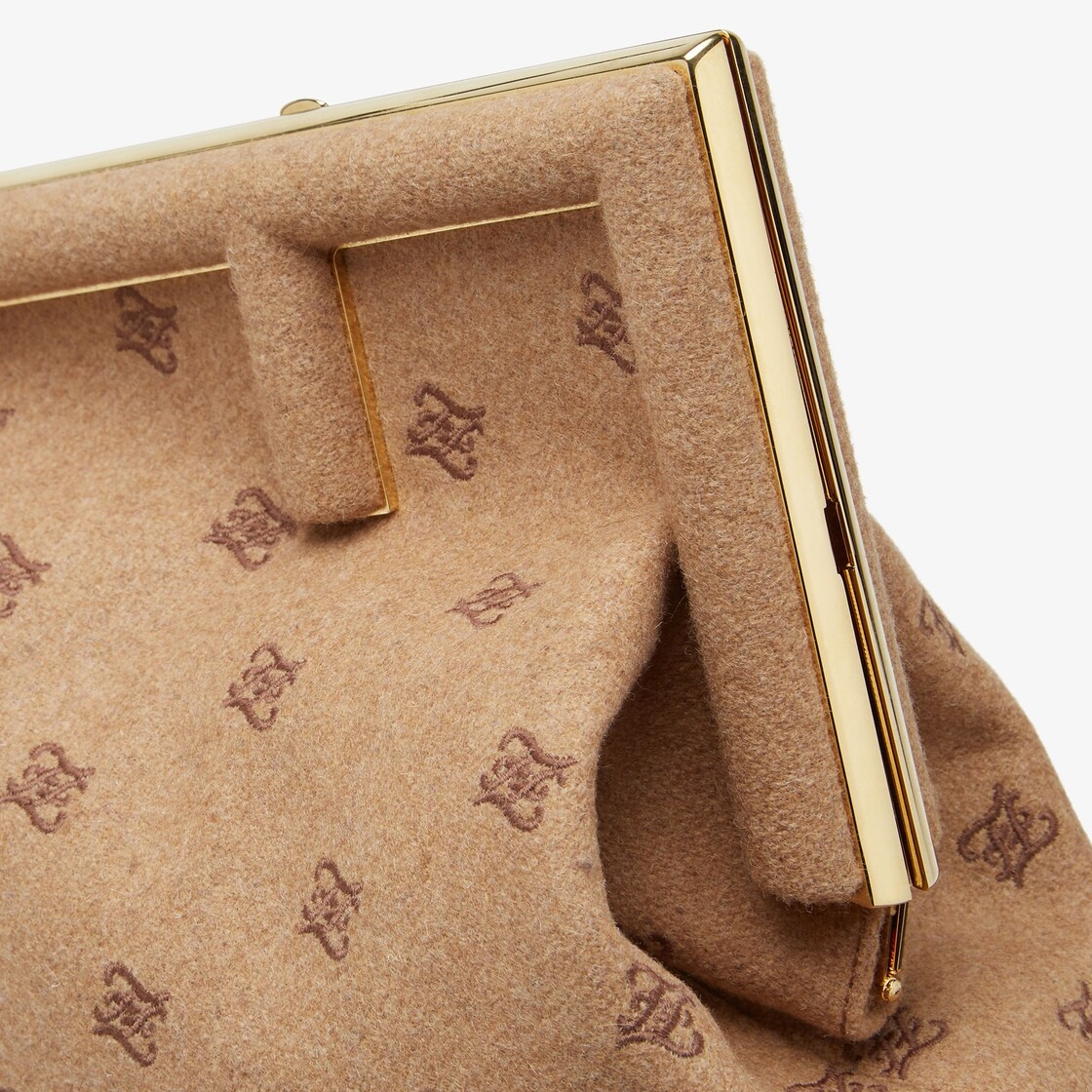 Beige flannel bag with embroidery - 5
