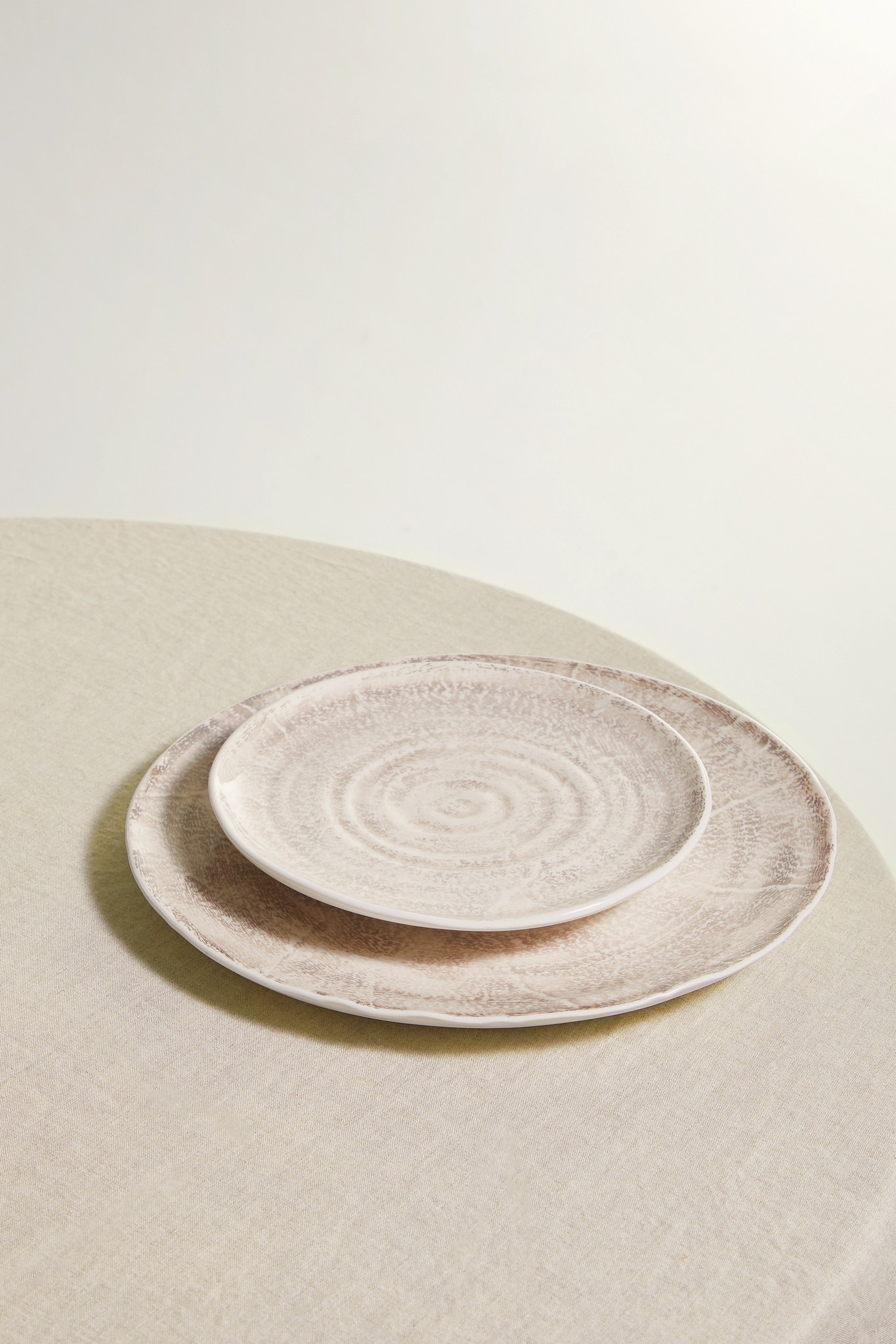 Set of two glazed ceramic plates - 1