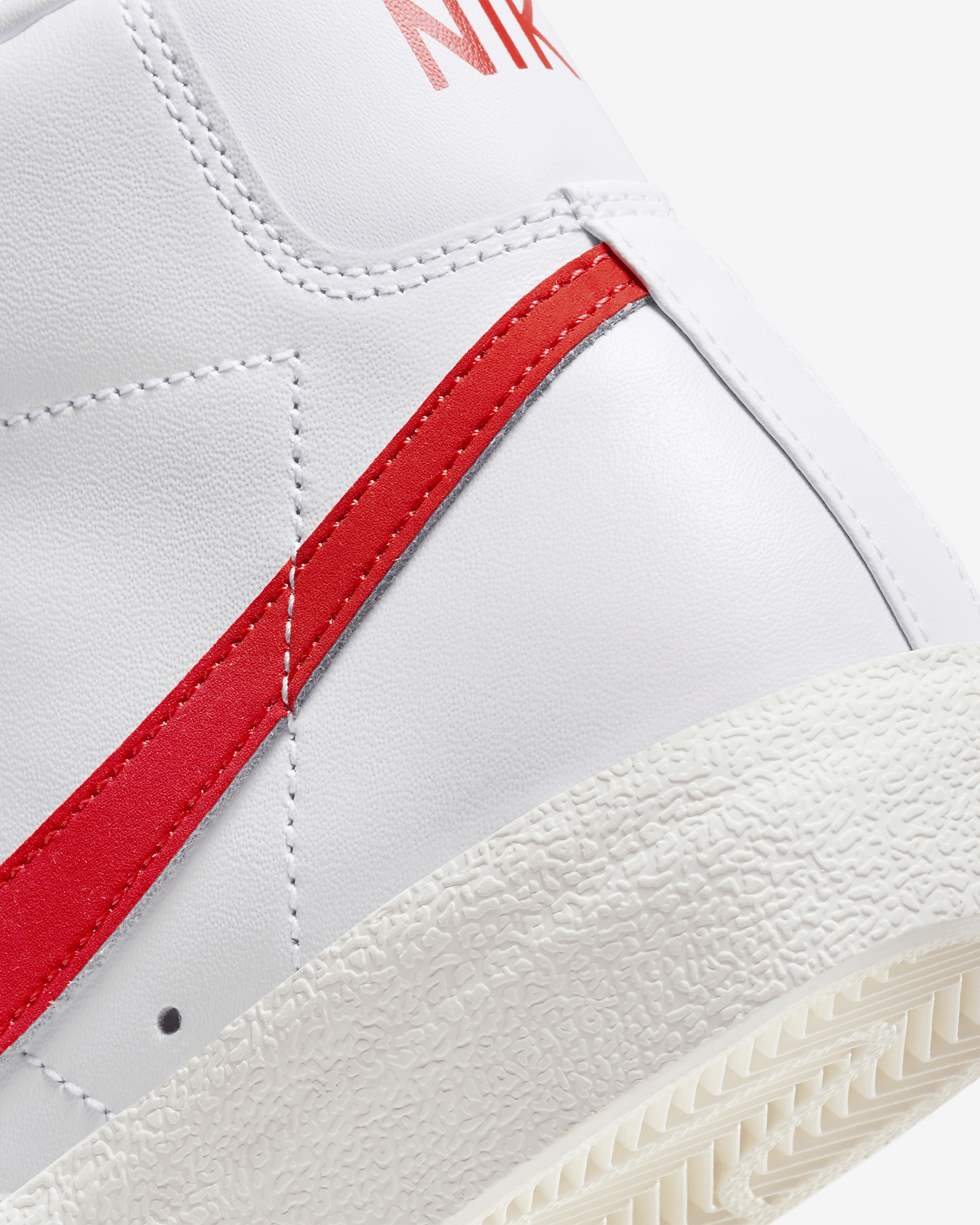 Nike Women's Blazer Mid '77 Shoes - 8