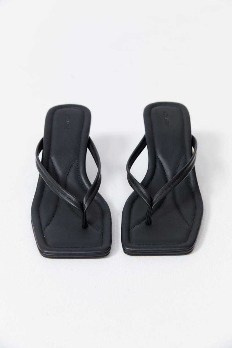 Thong Detail Heel - Black - 8
