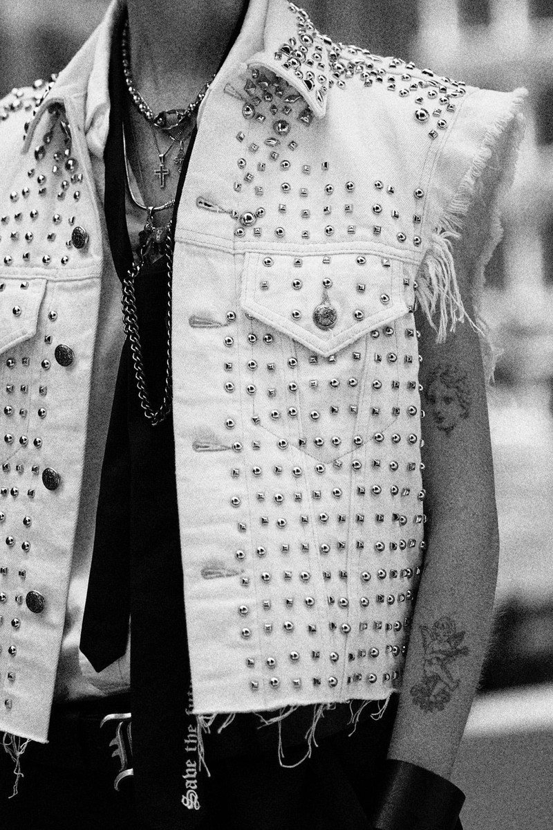 R13 STUDDED CROPPED DENIM VEST outlook
