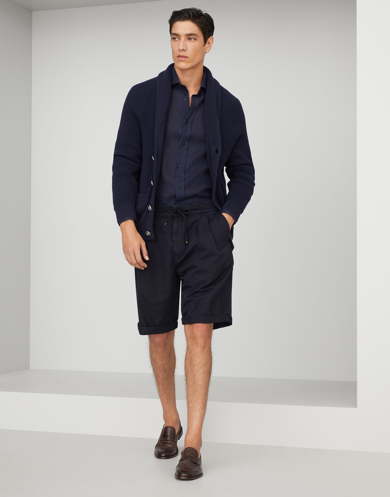 Garment-dyed Bermuda shorts in twisted linen and cotton gabardine with drawstring and double pleats - 4