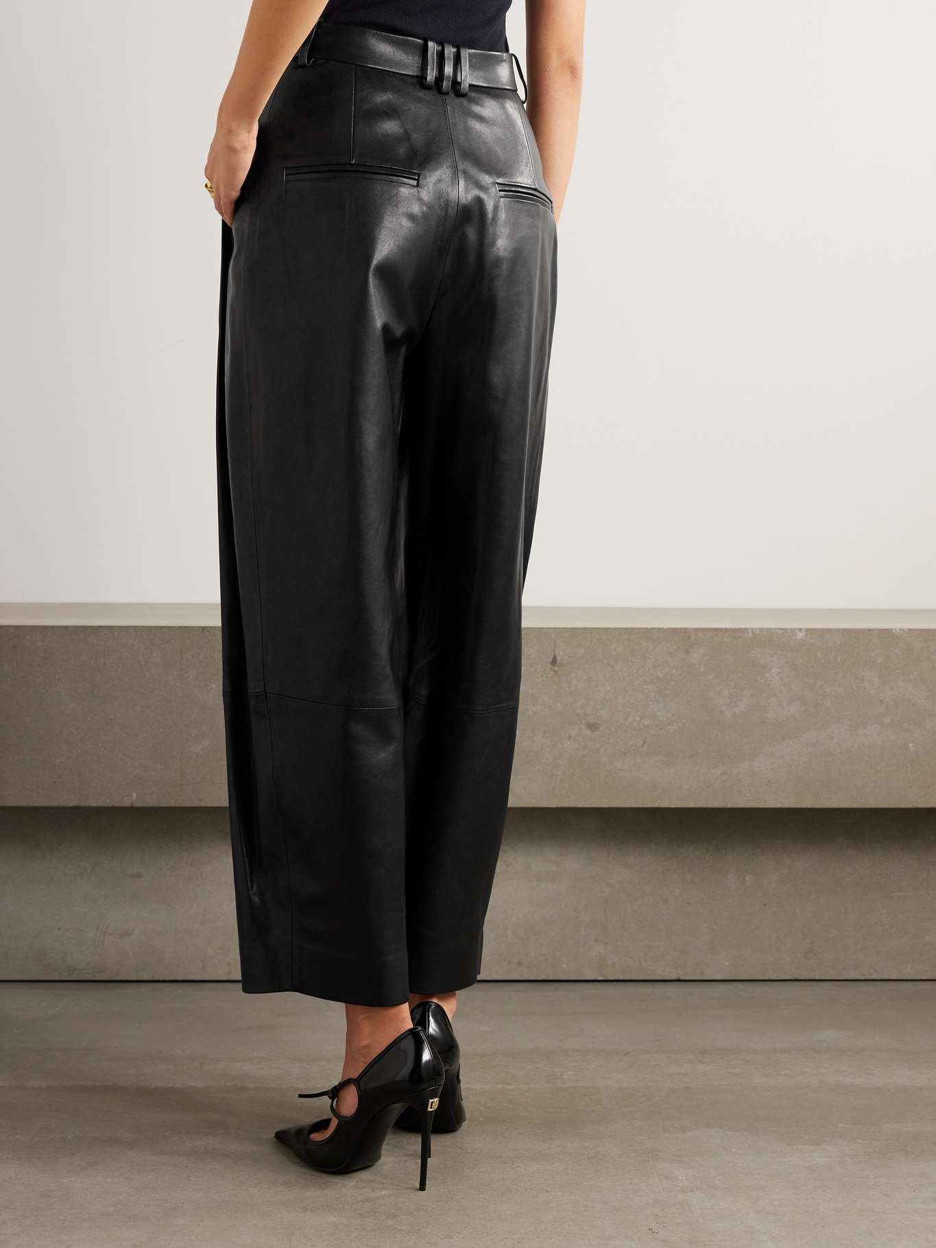 Cropped pleated leather wide-leg pants - 4