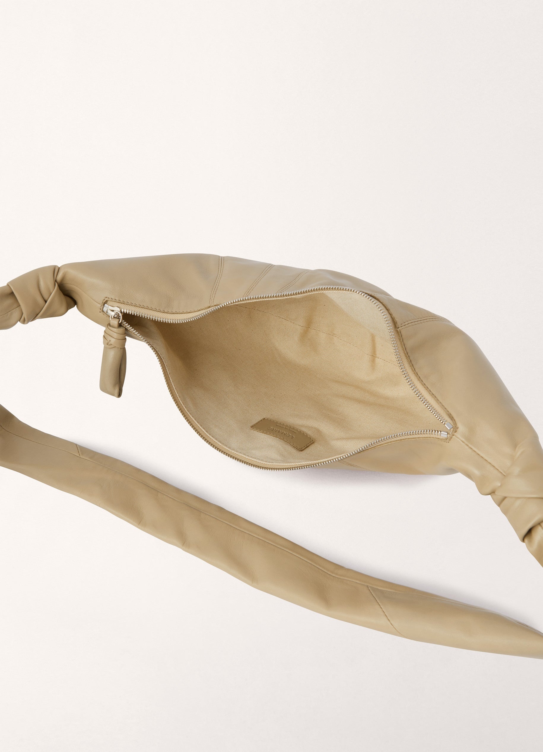 MEDIUM CROISSANT BAG
SOFT NAPPA LEAT - 5