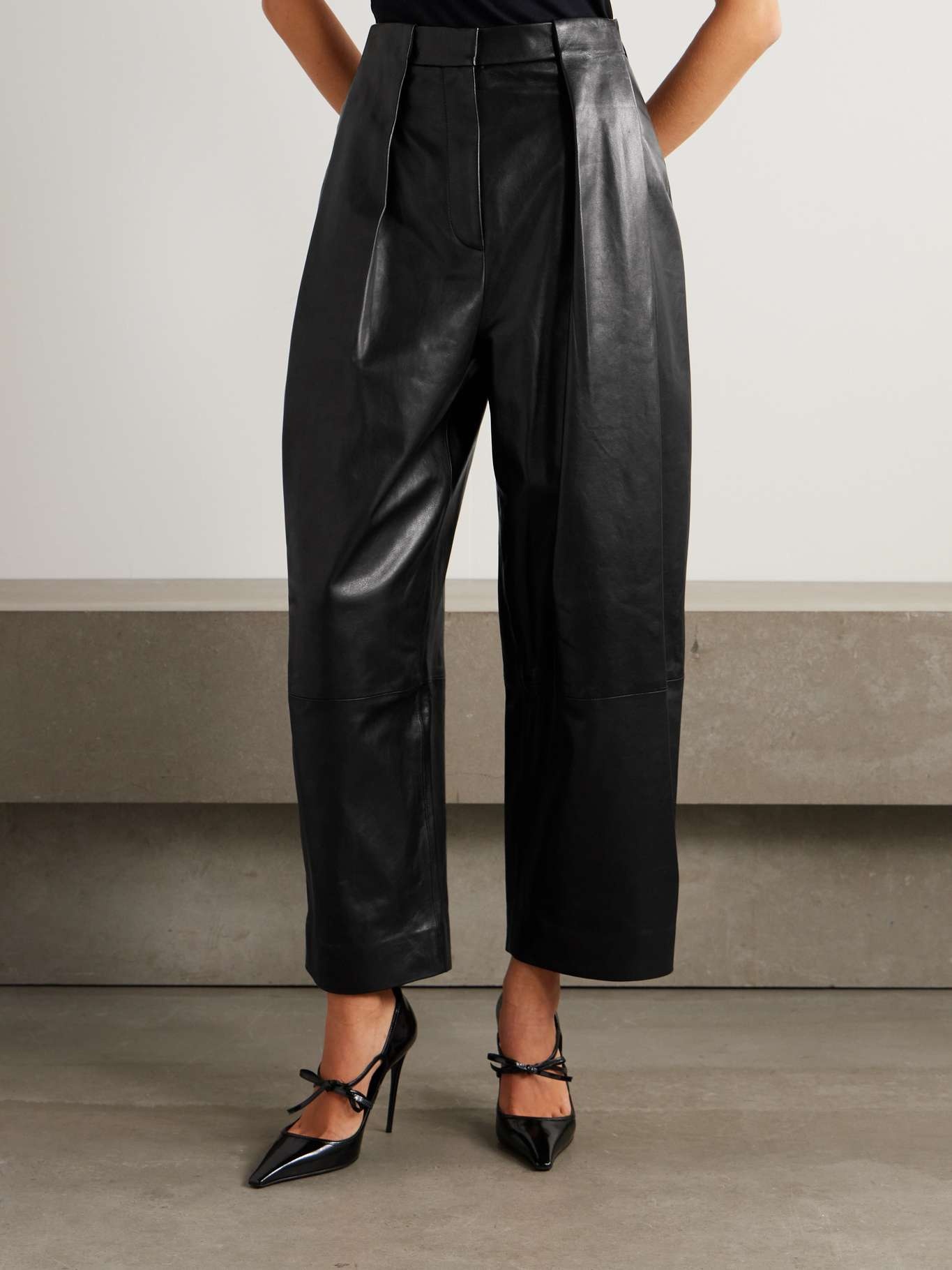 Cropped pleated leather wide-leg pants - 3