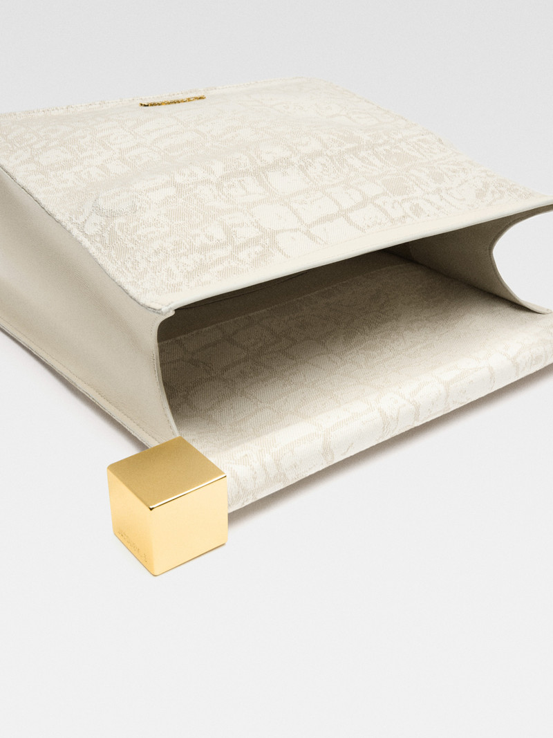 JACQUEMUS The Rond Carré clutch outlook