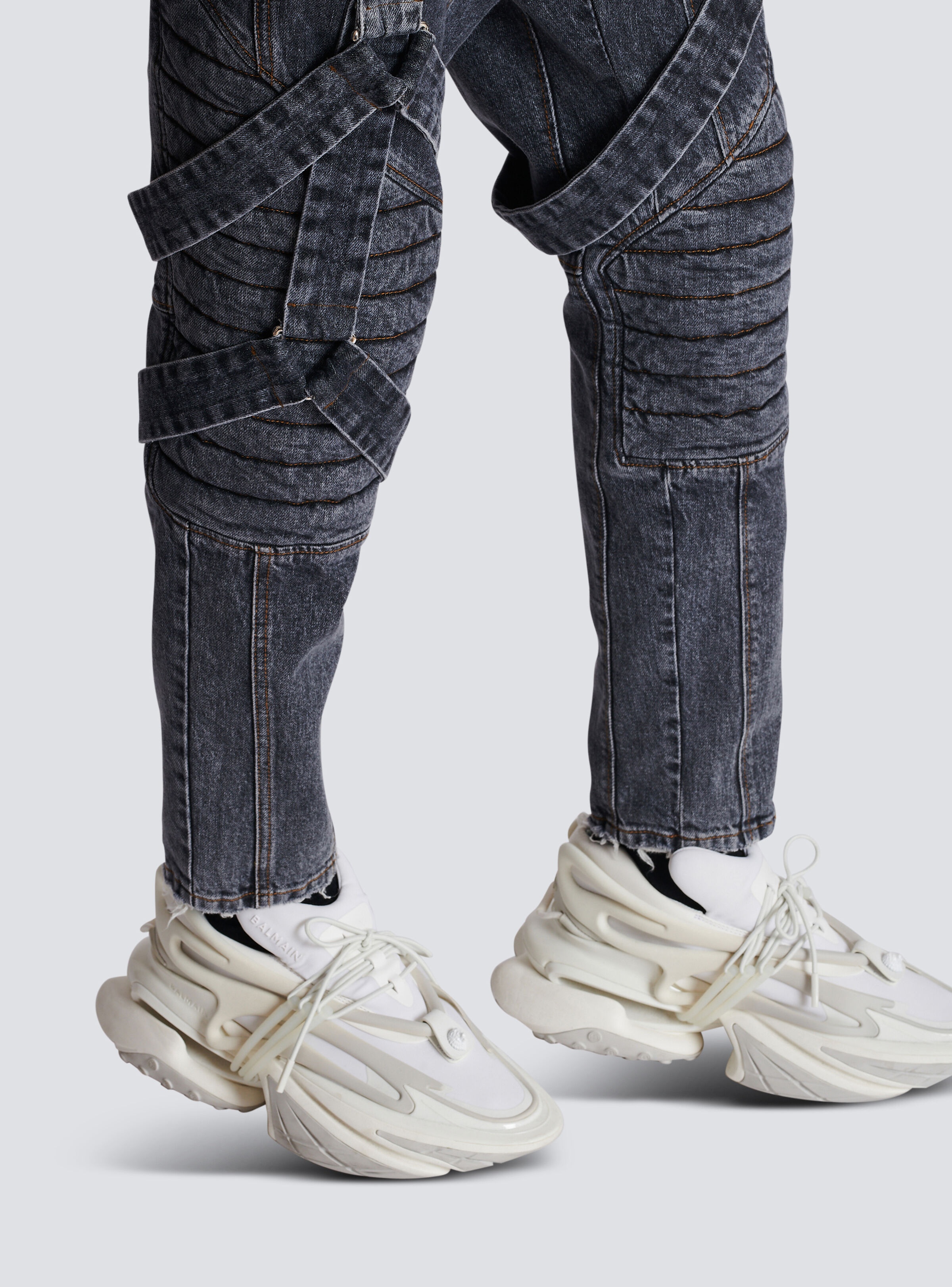 Cotton slim-fit jeans with straps - 9