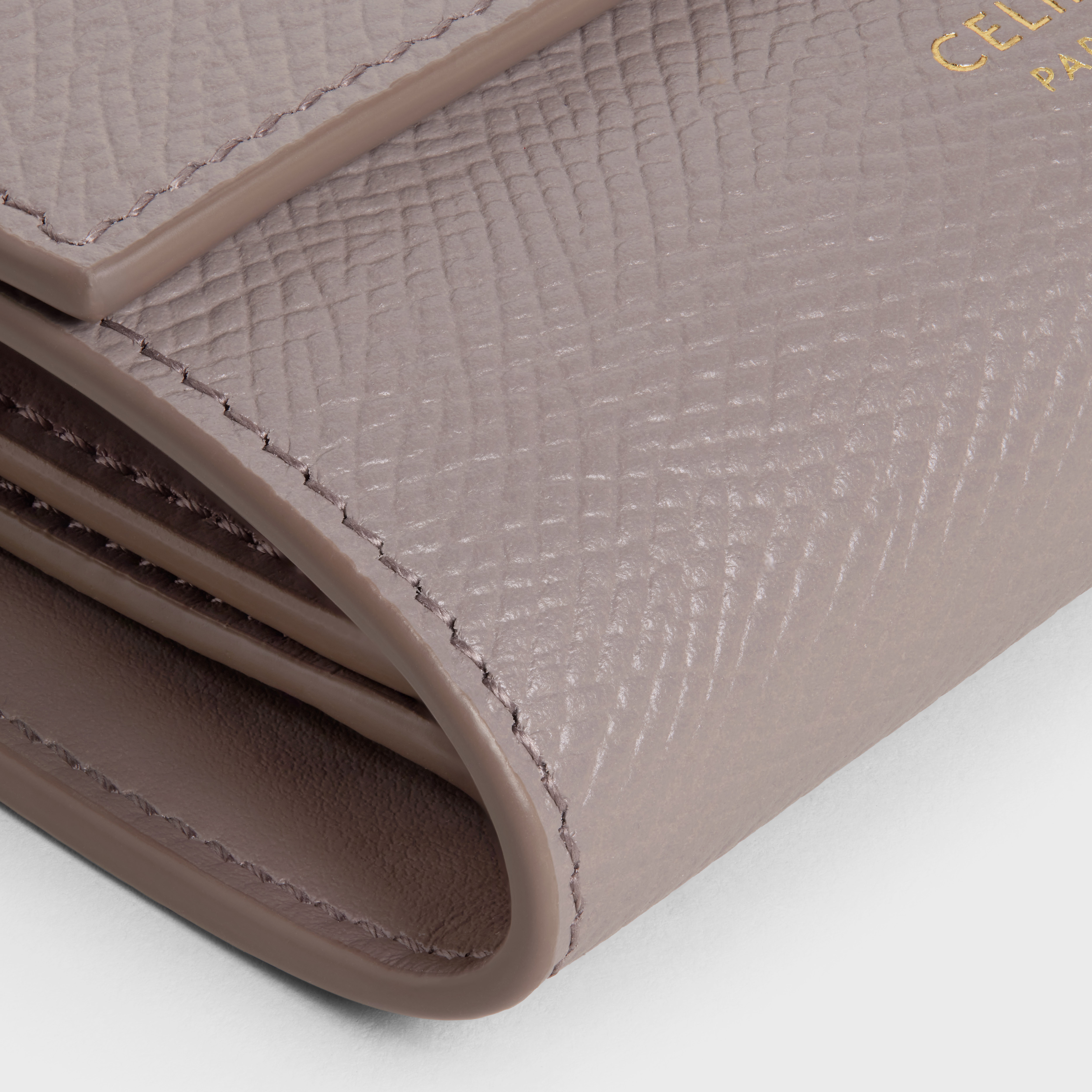 Small trifold wallet in Grained calfskin - 5