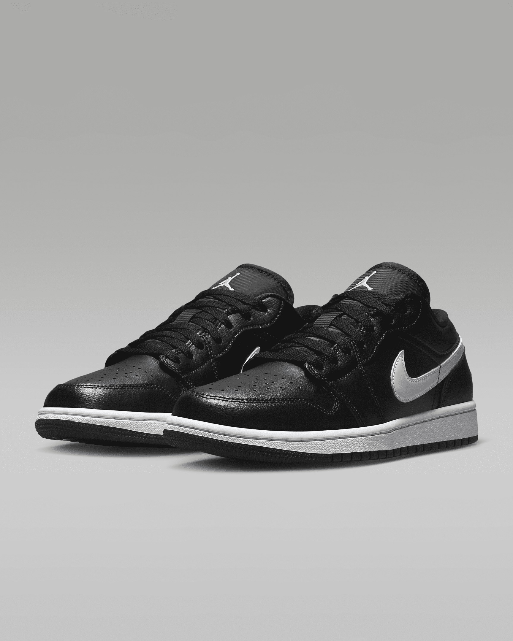 Air Jordan 1 Low Women's Shoes - 5
