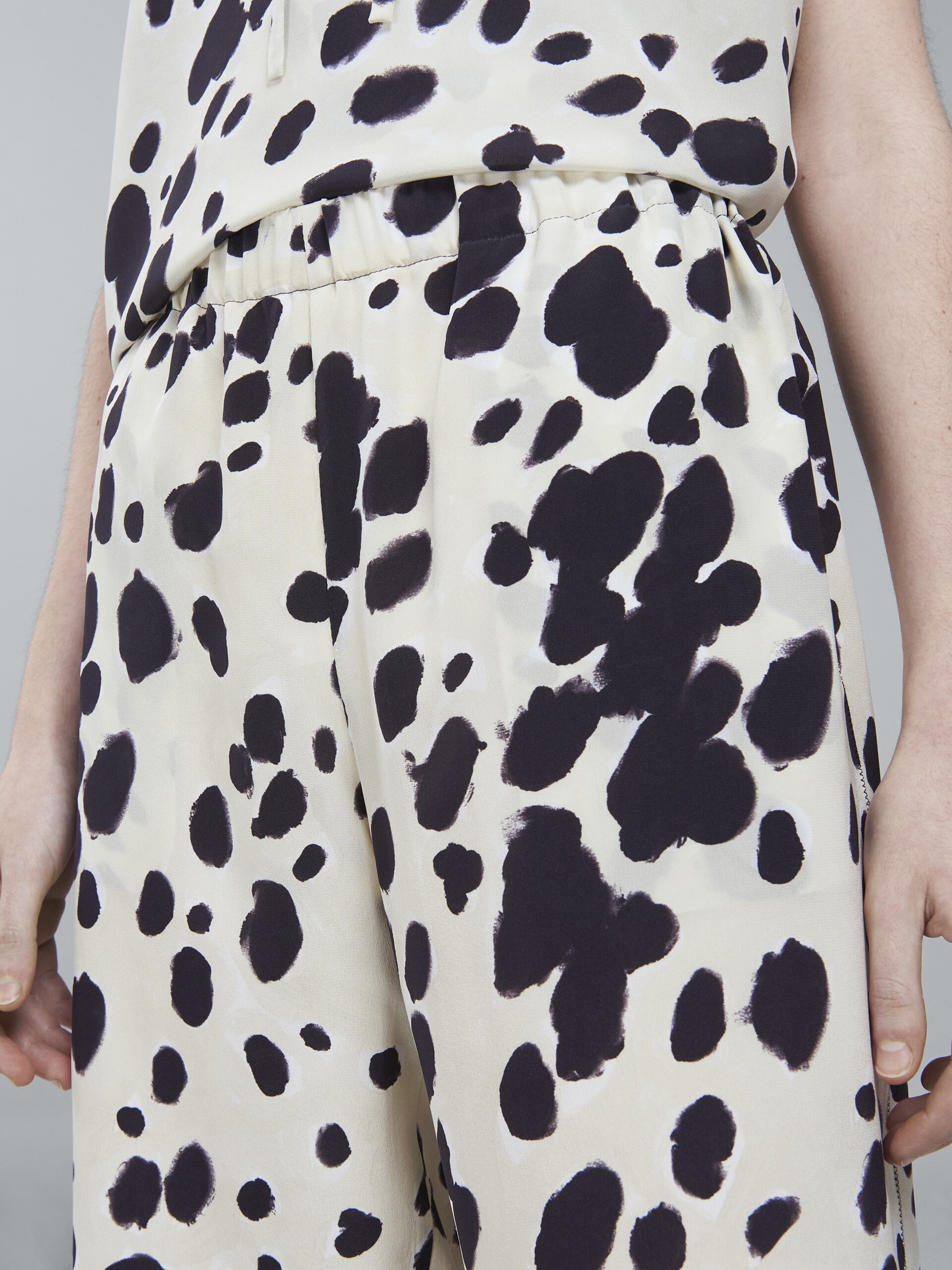 POP DOTS PRINT SILK CRÊPE PANTS - 4
