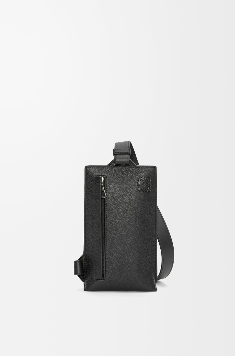 Vertical T Pocket in grained calfskin 1