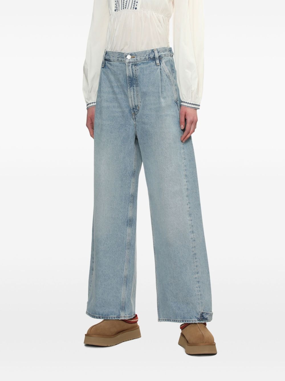 high-waisted jeans - 3