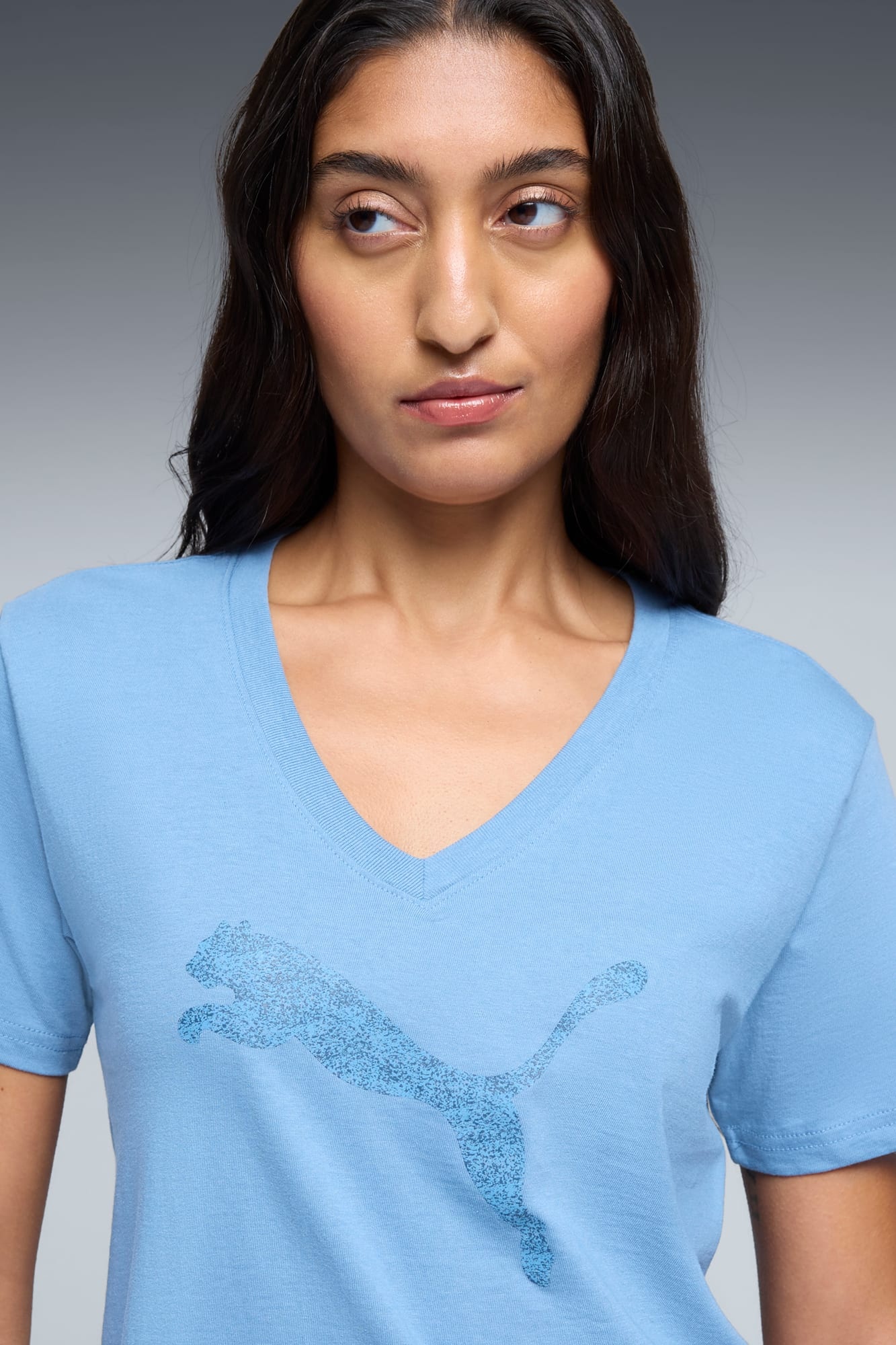 Graphic Pebble V-Neck Tee Women - 4