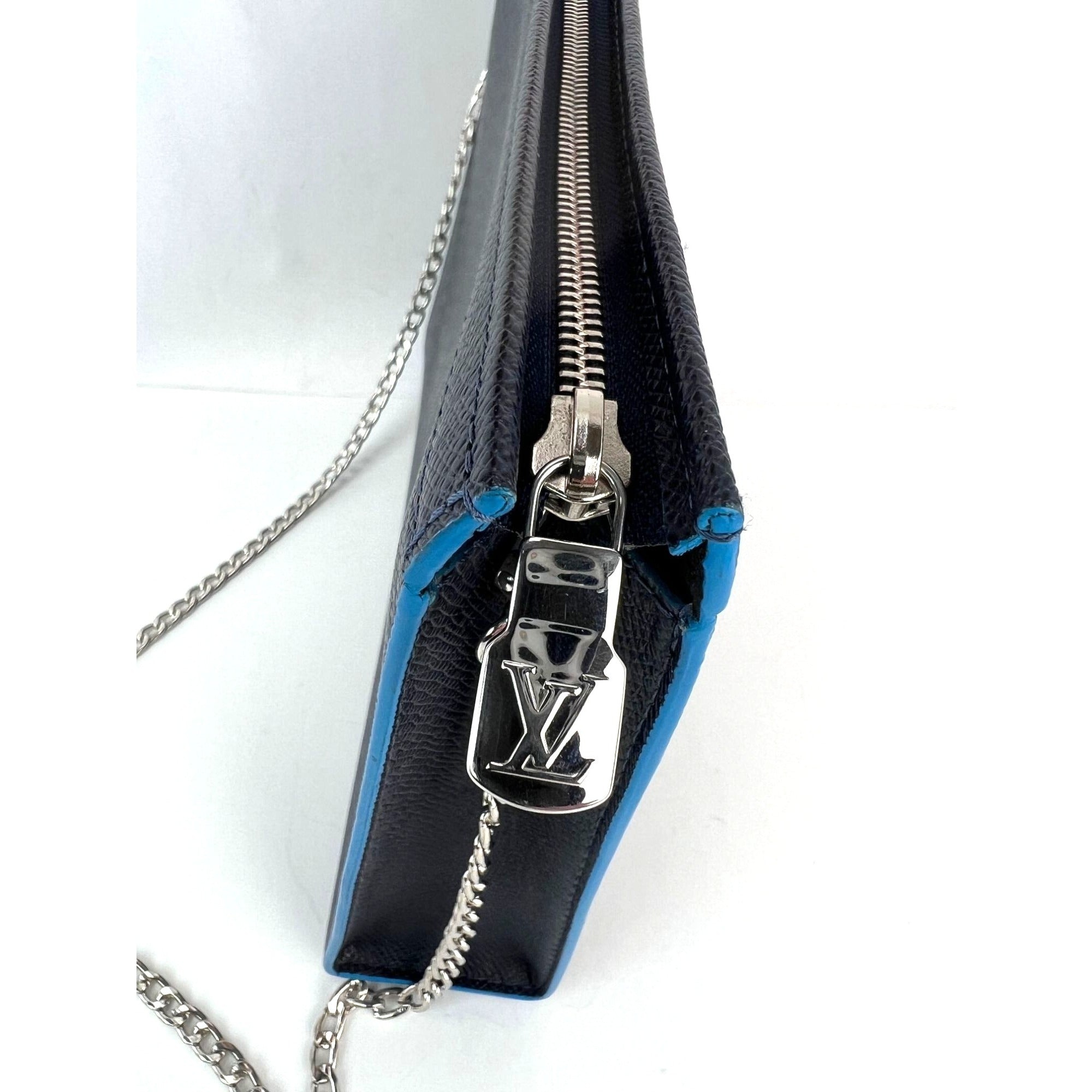 Louis Vuitton Pochette Voyage MM Taiga Dark Blue Leather Hand Bag Limited Edition - 15