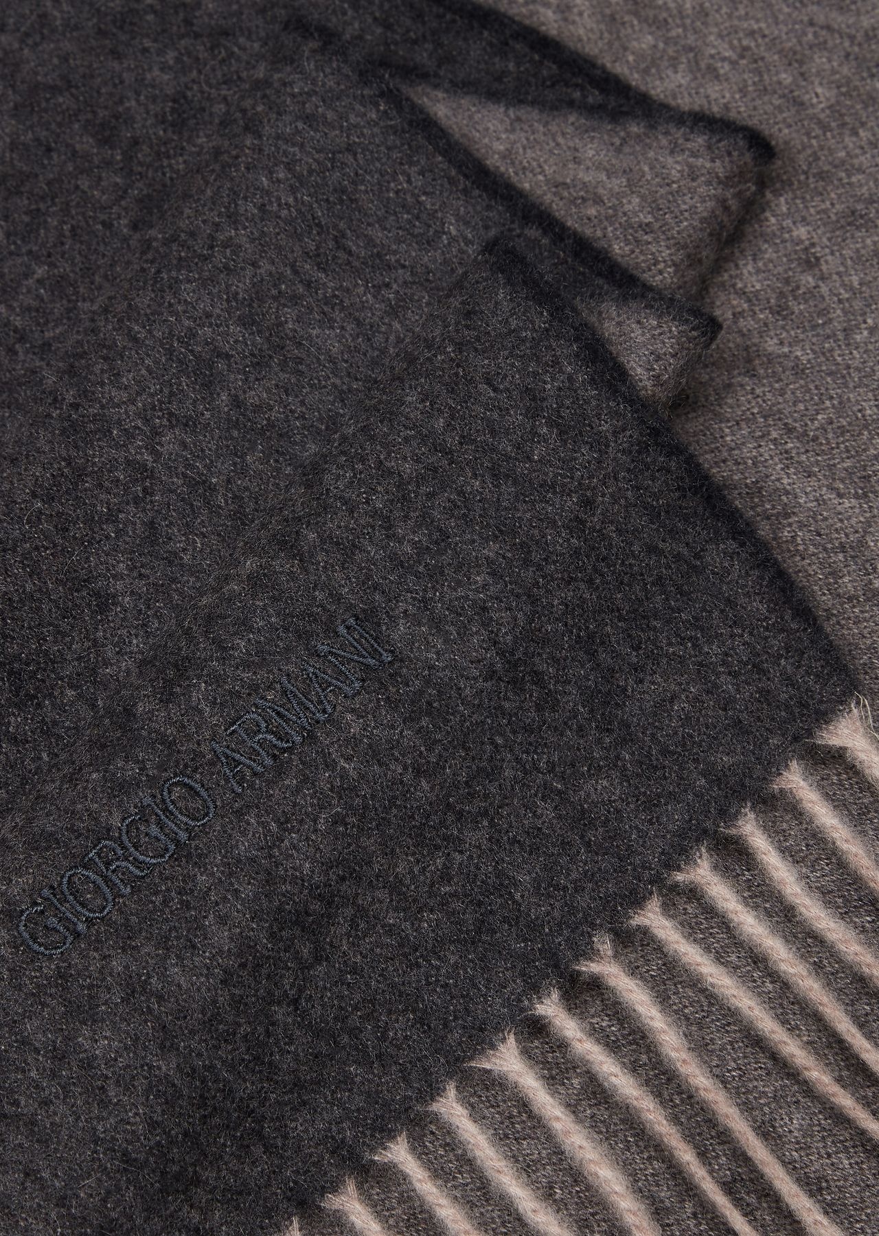 Cashmere scarf with embroidered logo 2
