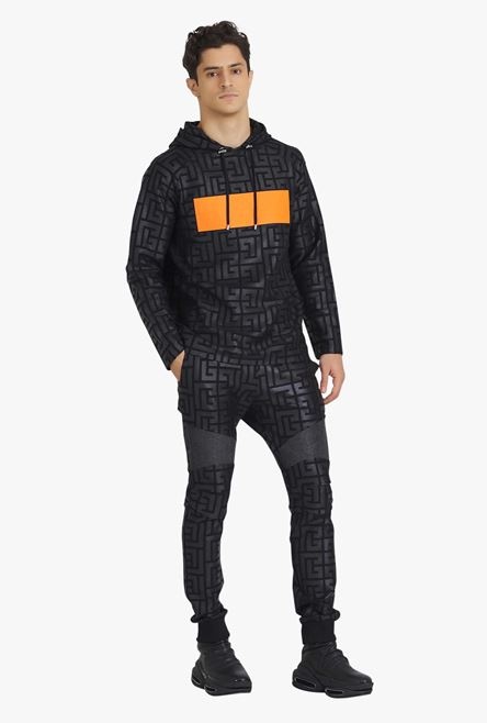 Black eco-designed cotton sweatpants with maxi dark orange Balmain monogram - 2
