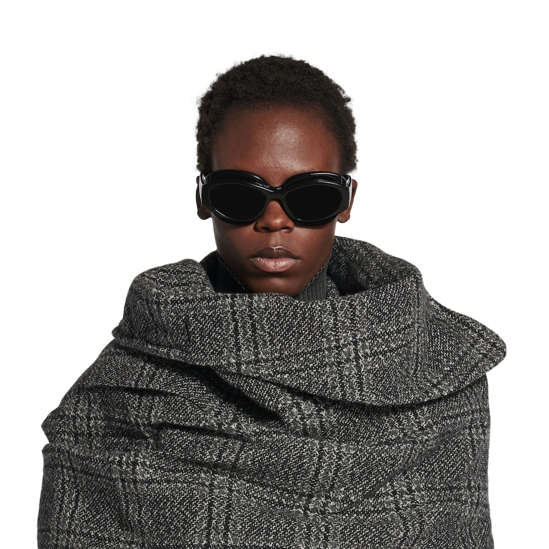 Superbusy Round Sunglasses  in Black - 6